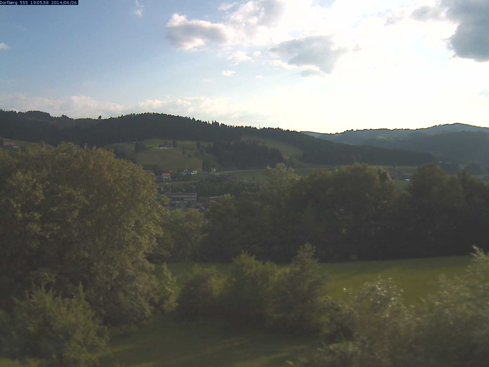 Webcam-Bild: Aussicht vom Dorfberg in Langnau 20140626-190600