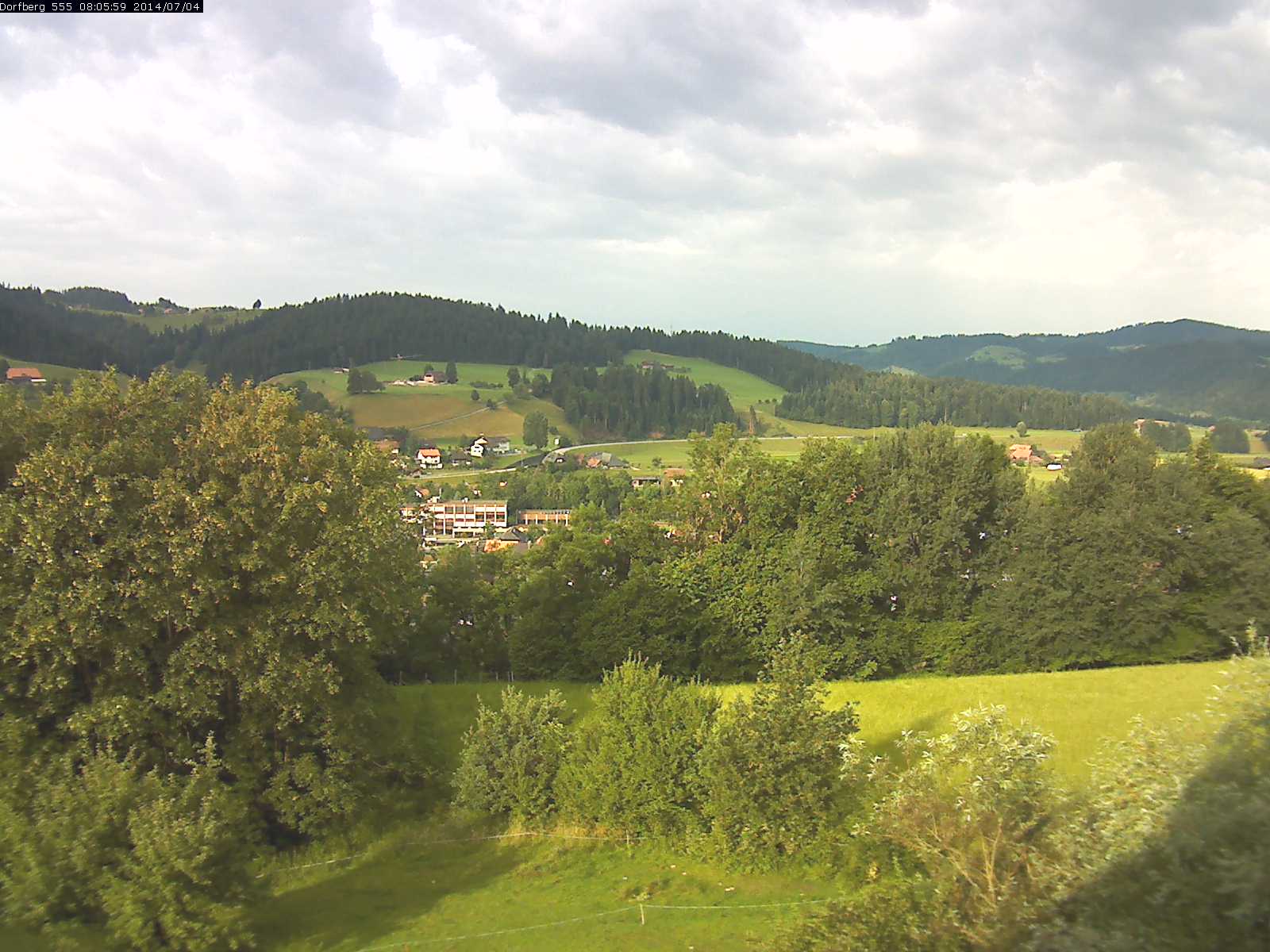 Webcam-Bild: Aussicht vom Dorfberg in Langnau 20140704-080600
