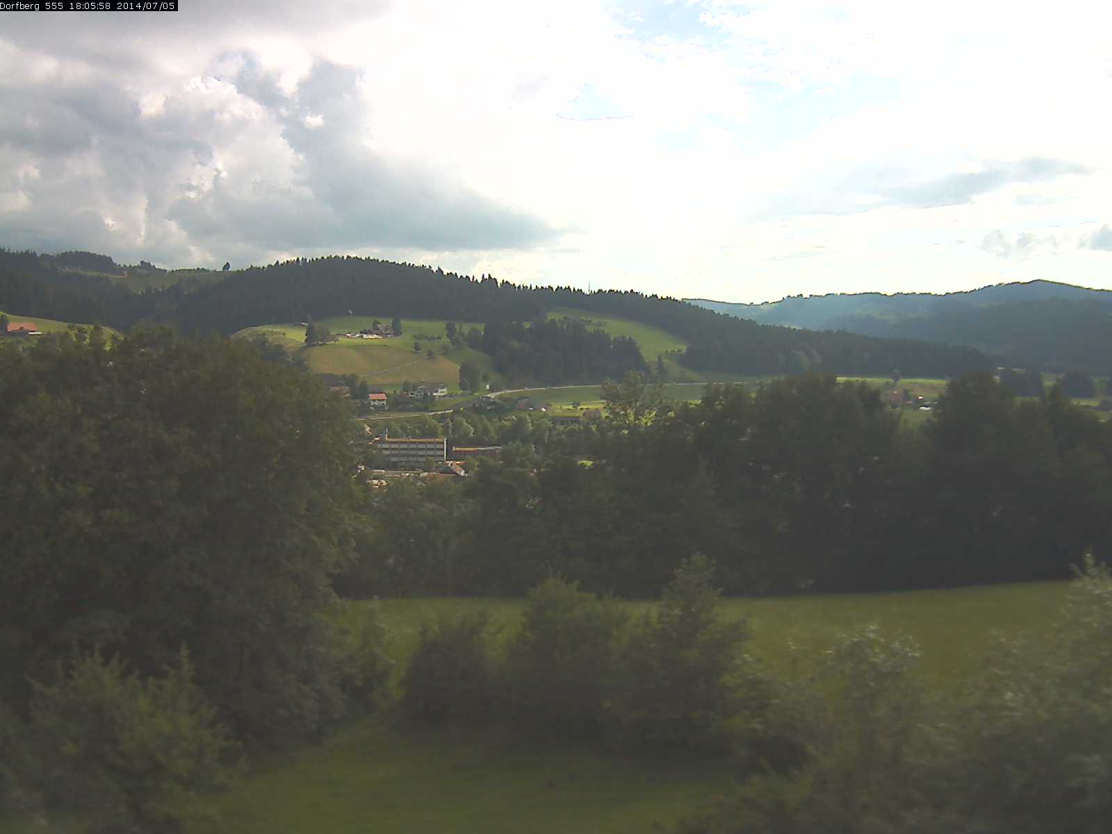 Webcam-Bild: Aussicht vom Dorfberg in Langnau 20140705-180600