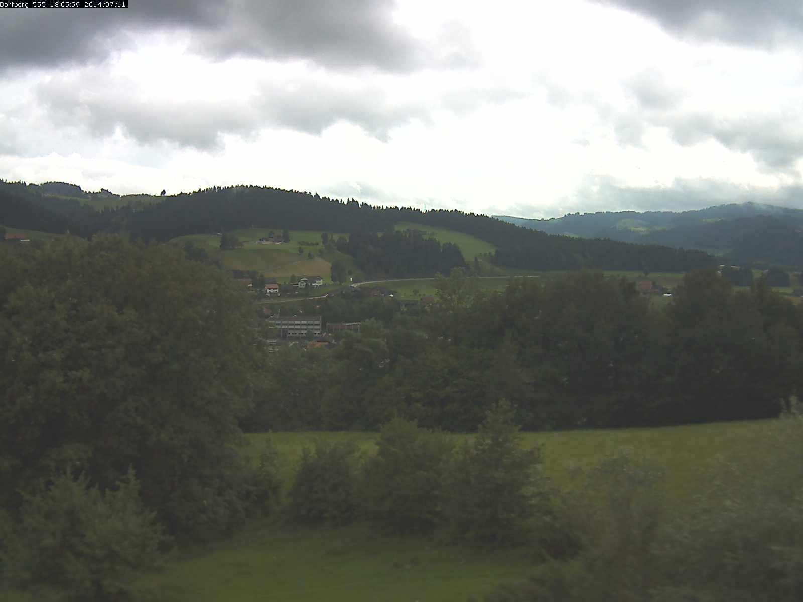 Webcam-Bild: Aussicht vom Dorfberg in Langnau 20140711-180600
