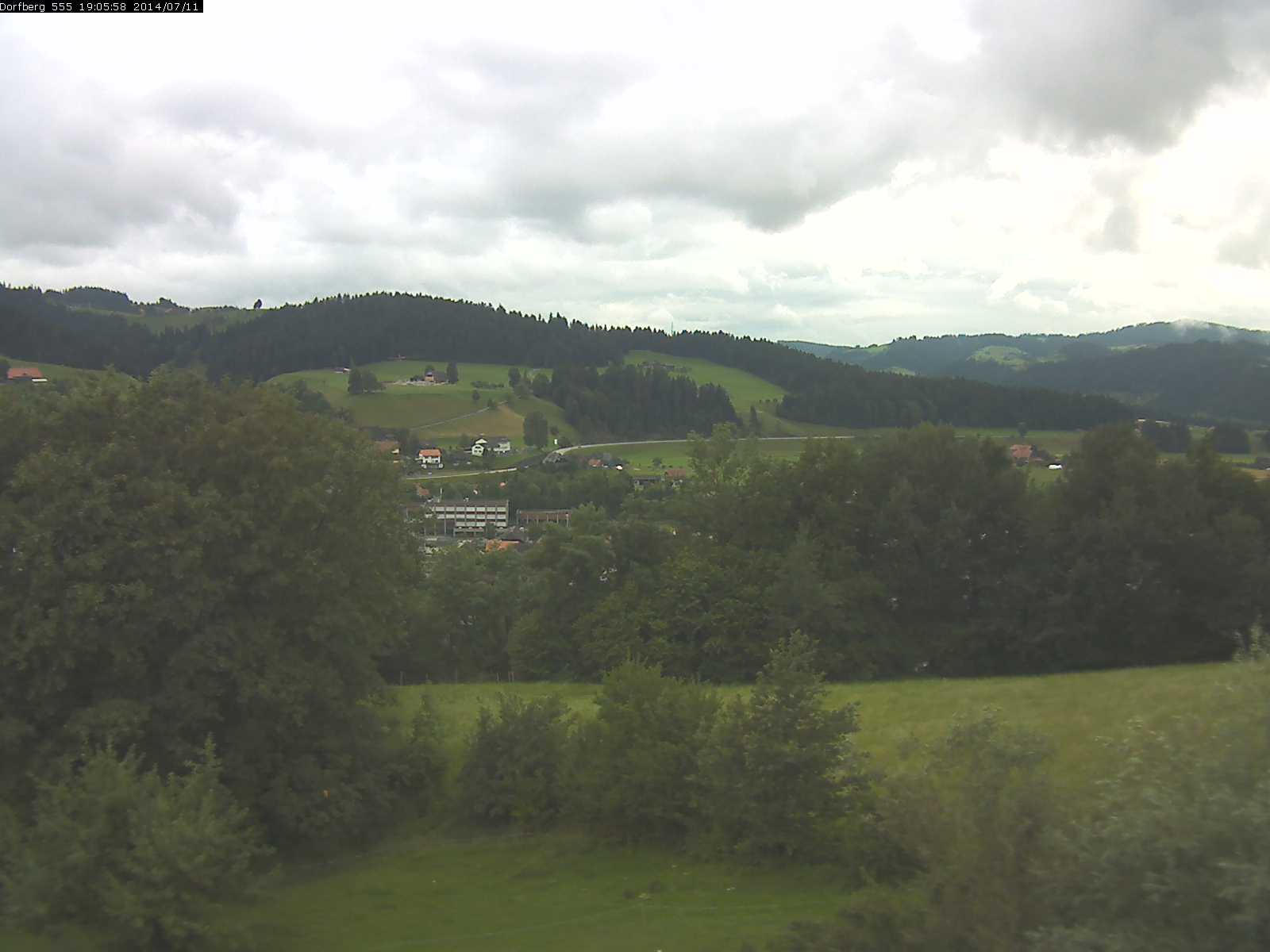 Webcam-Bild: Aussicht vom Dorfberg in Langnau 20140711-190600