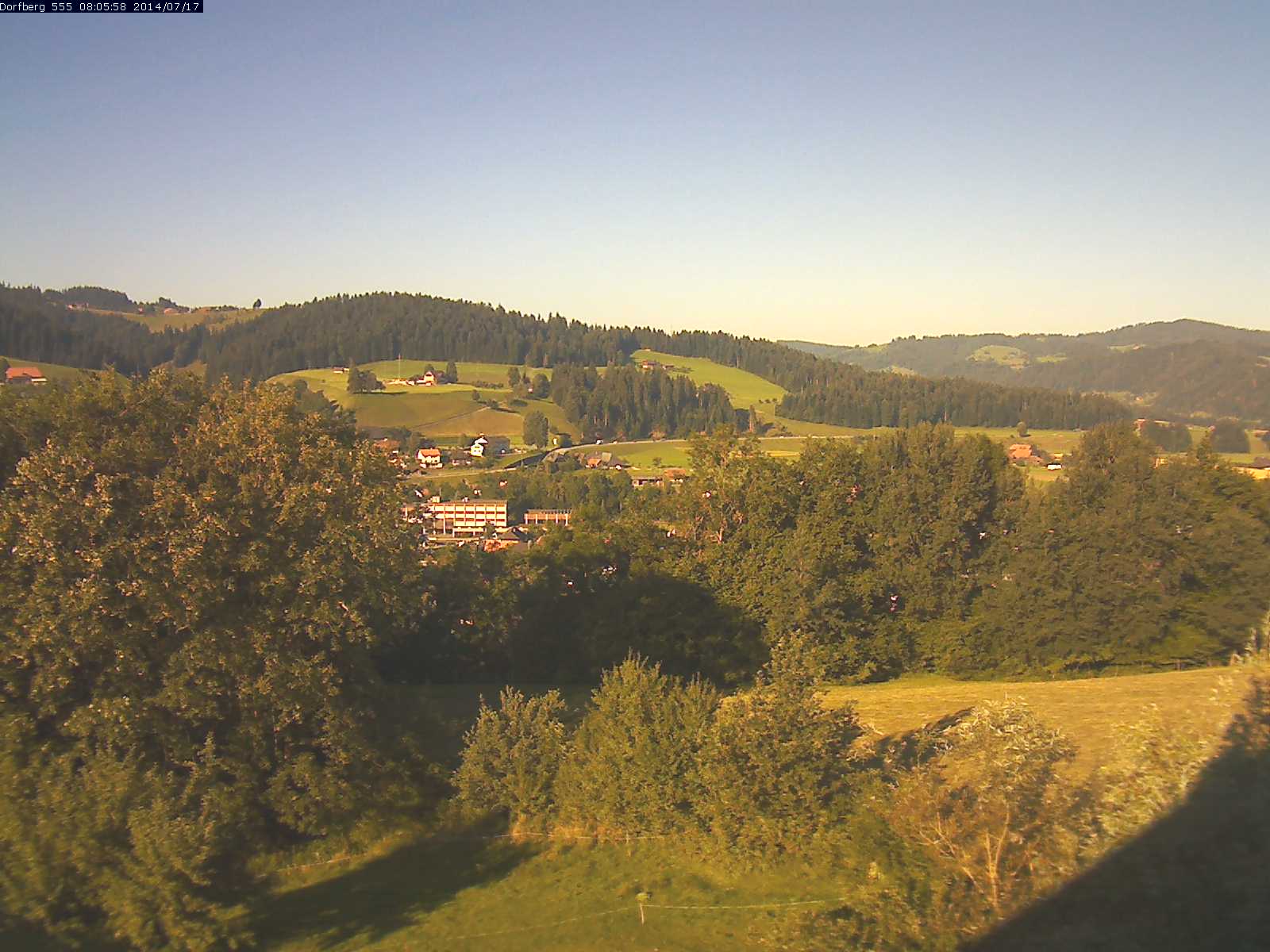 Webcam-Bild: Aussicht vom Dorfberg in Langnau 20140717-080600