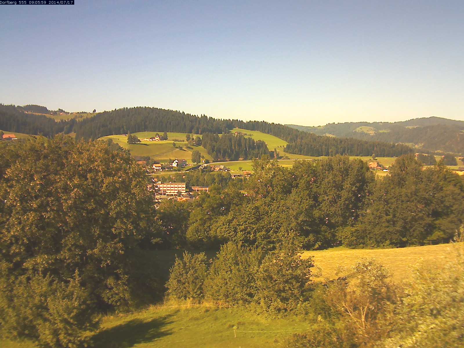 Webcam-Bild: Aussicht vom Dorfberg in Langnau 20140717-090600