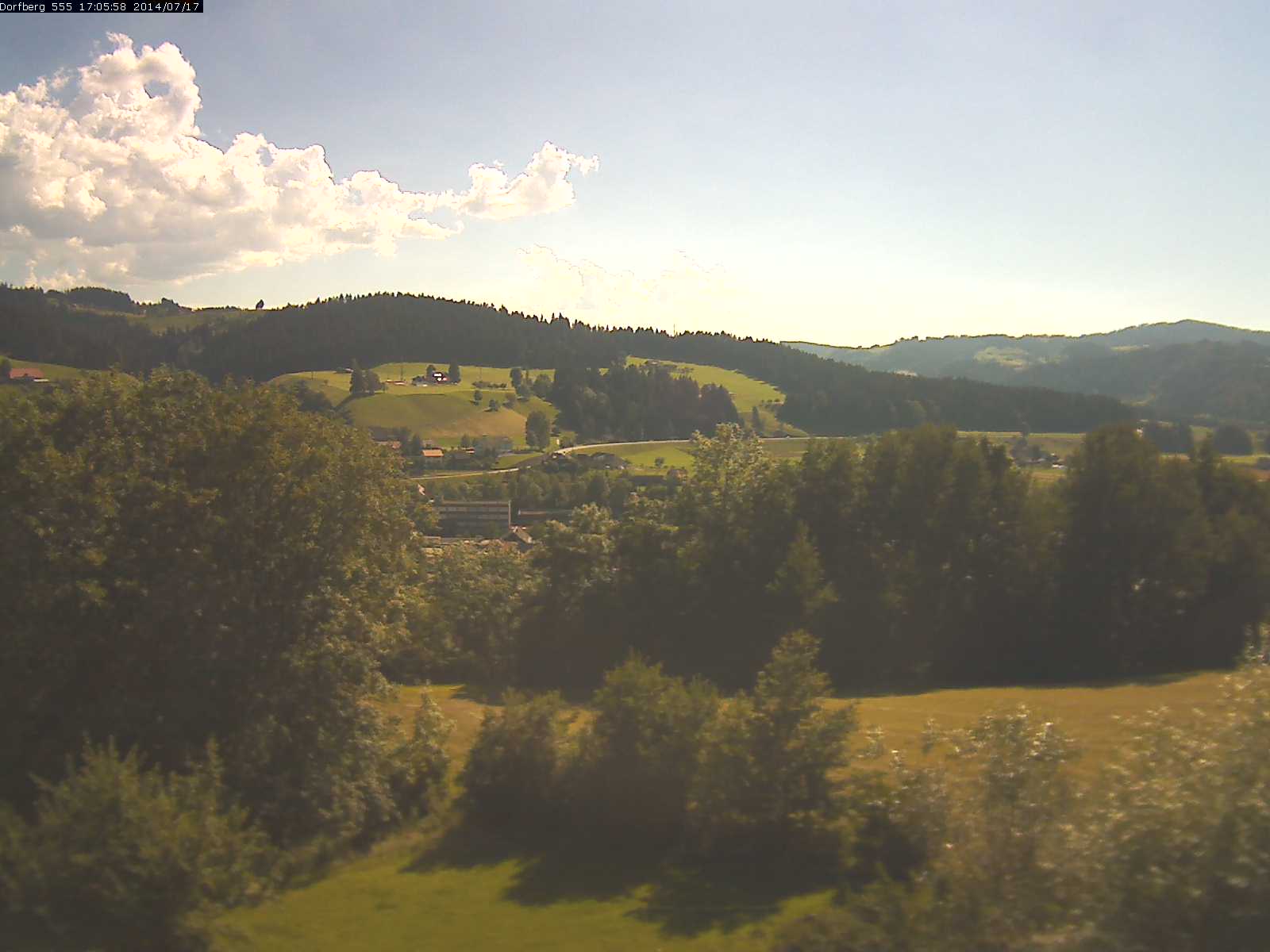 Webcam-Bild: Aussicht vom Dorfberg in Langnau 20140717-170600