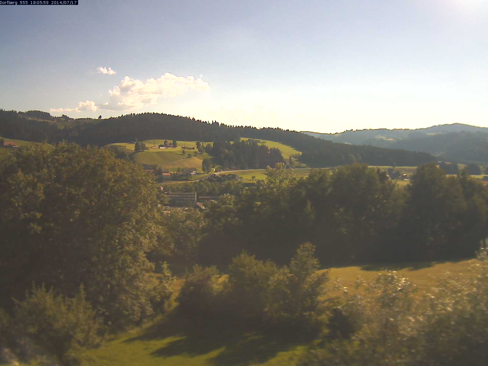 Webcam-Bild: Aussicht vom Dorfberg in Langnau 20140717-180600
