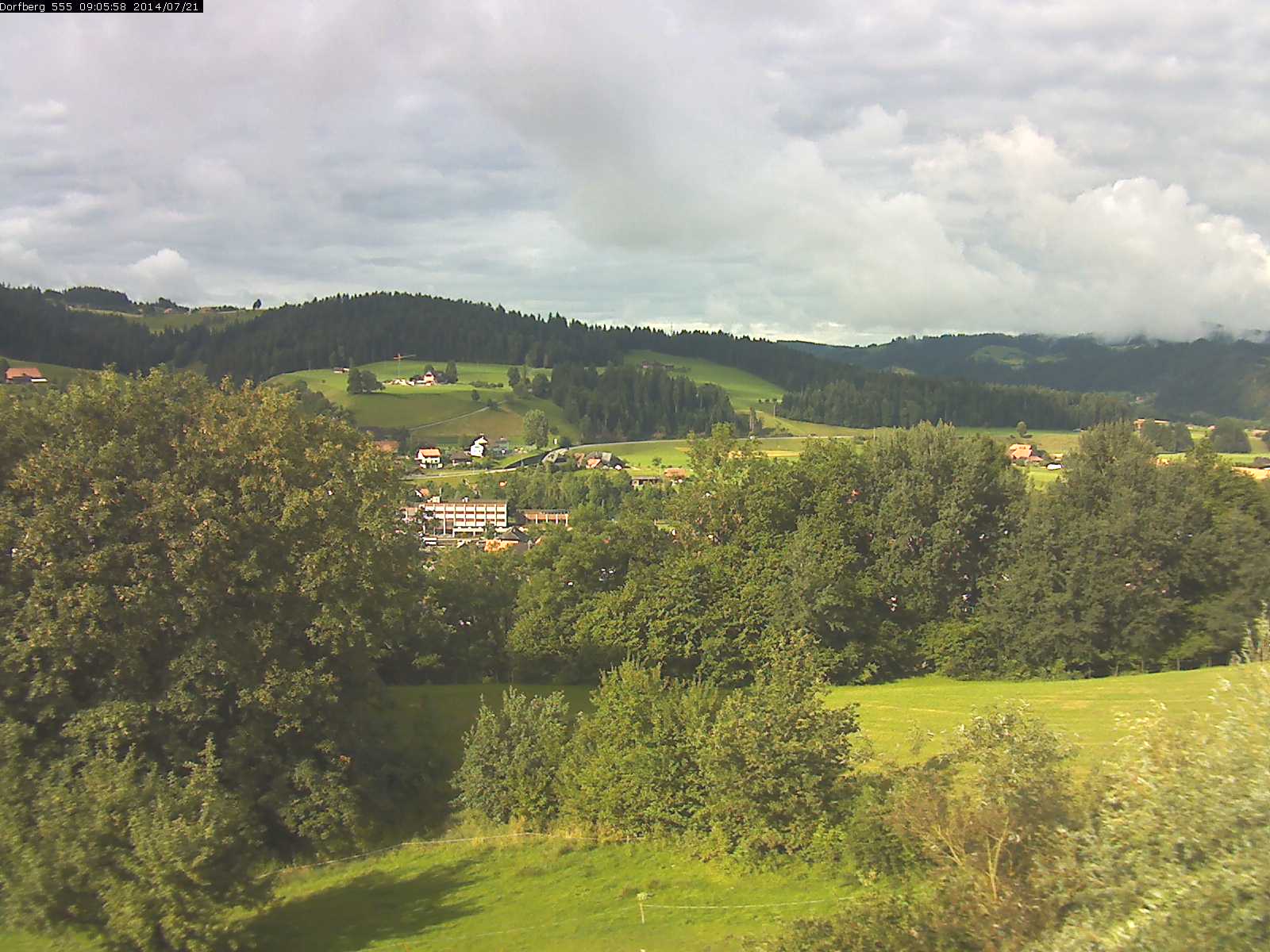 Webcam-Bild: Aussicht vom Dorfberg in Langnau 20140721-090600