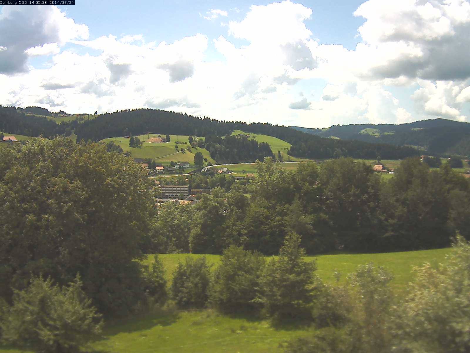 Webcam-Bild: Aussicht vom Dorfberg in Langnau 20140724-140600