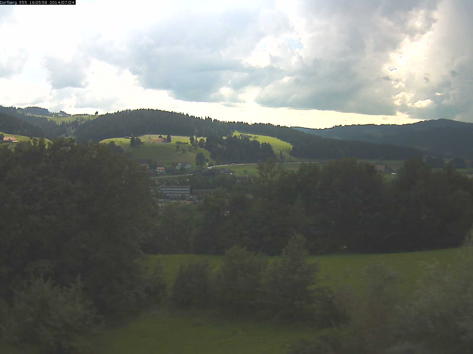 Webcam-Bild: Aussicht vom Dorfberg in Langnau 20140724-160600