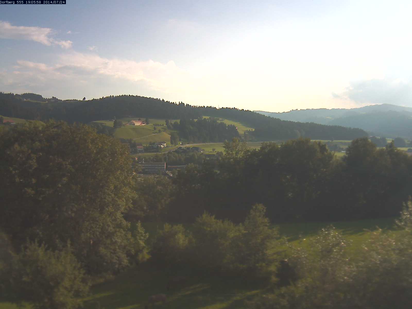 Webcam-Bild: Aussicht vom Dorfberg in Langnau 20140724-190600
