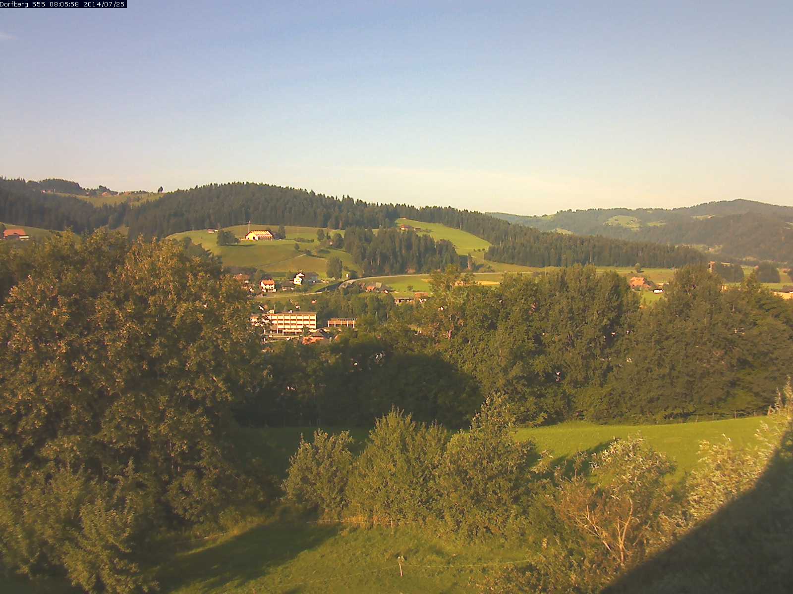 Webcam-Bild: Aussicht vom Dorfberg in Langnau 20140725-080600