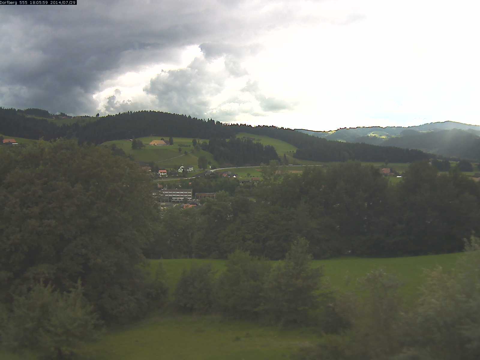 Webcam-Bild: Aussicht vom Dorfberg in Langnau 20140729-180600