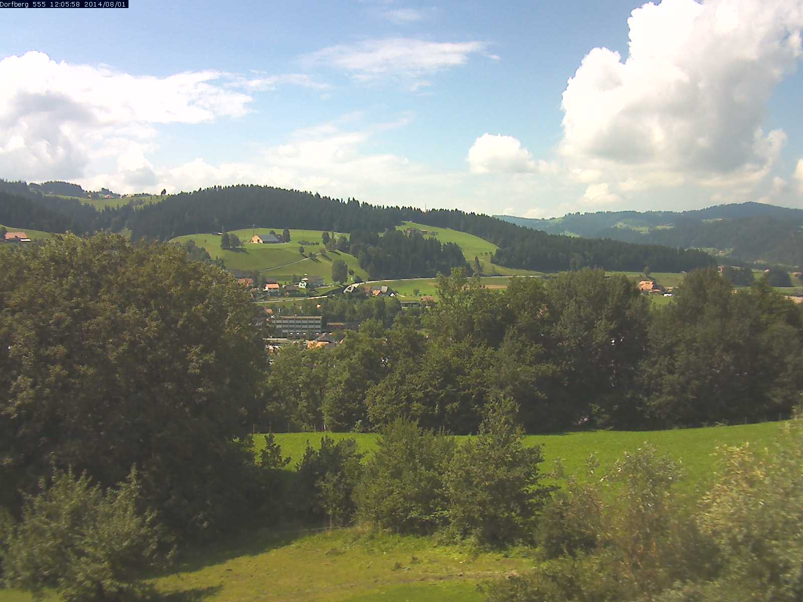 Webcam-Bild: Aussicht vom Dorfberg in Langnau 20140801-120600