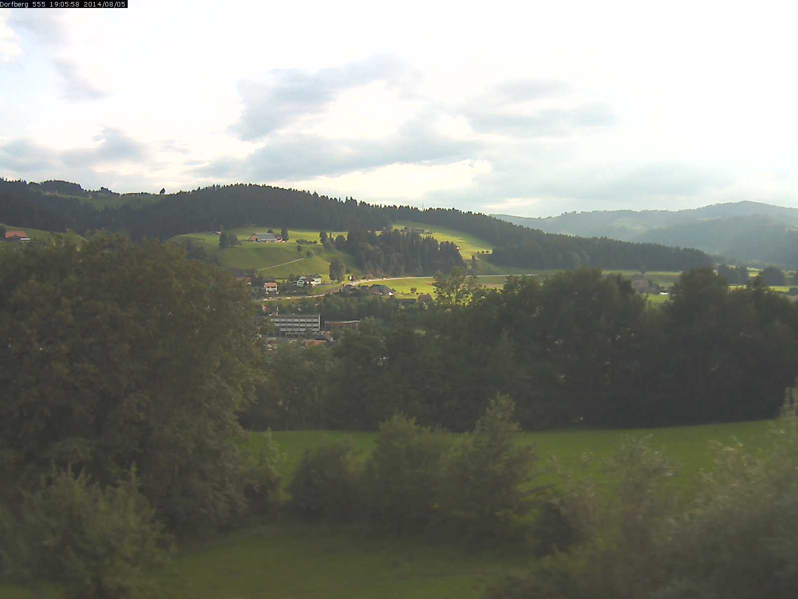 Webcam-Bild: Aussicht vom Dorfberg in Langnau 20140805-190600