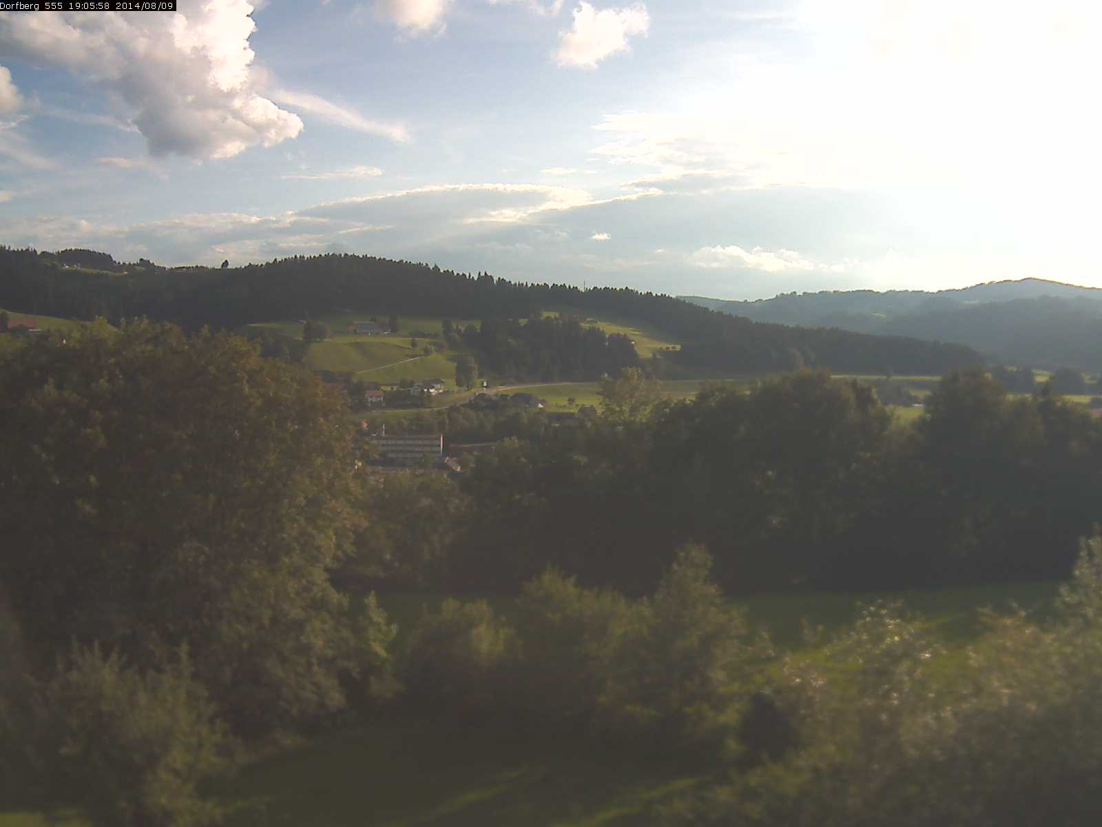 Webcam-Bild: Aussicht vom Dorfberg in Langnau 20140809-190600