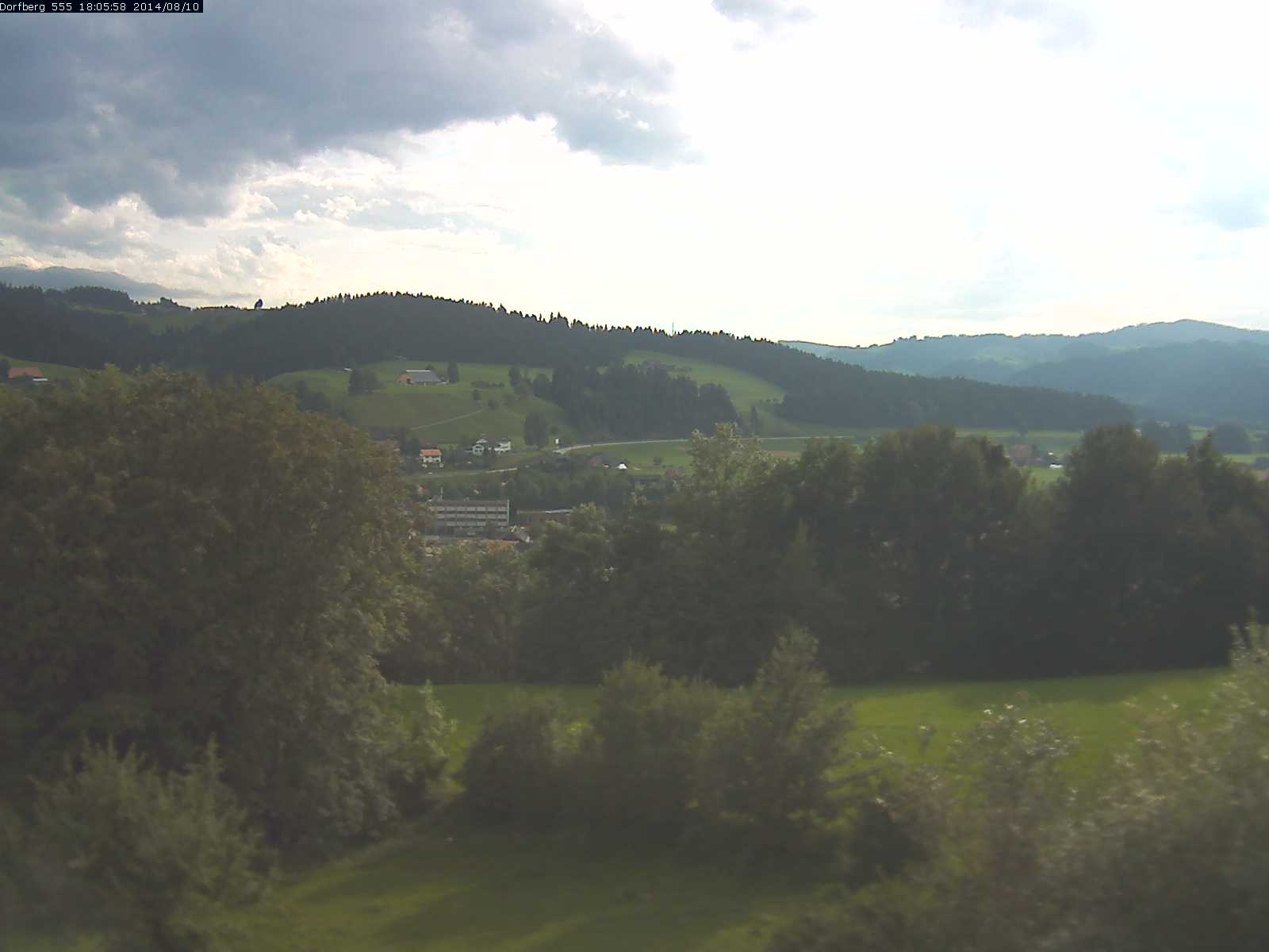 Webcam-Bild: Aussicht vom Dorfberg in Langnau 20140810-180600