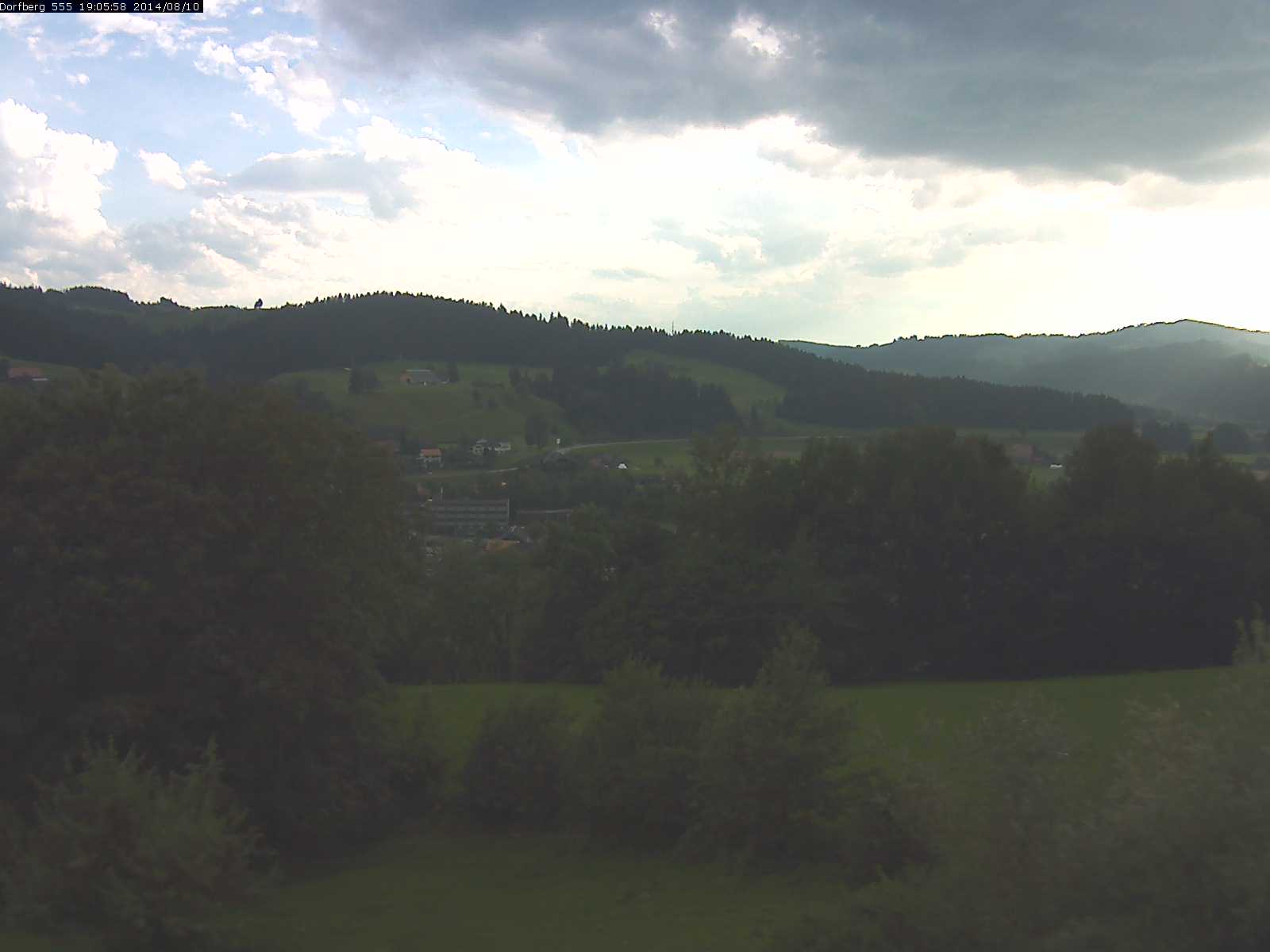 Webcam-Bild: Aussicht vom Dorfberg in Langnau 20140810-190600