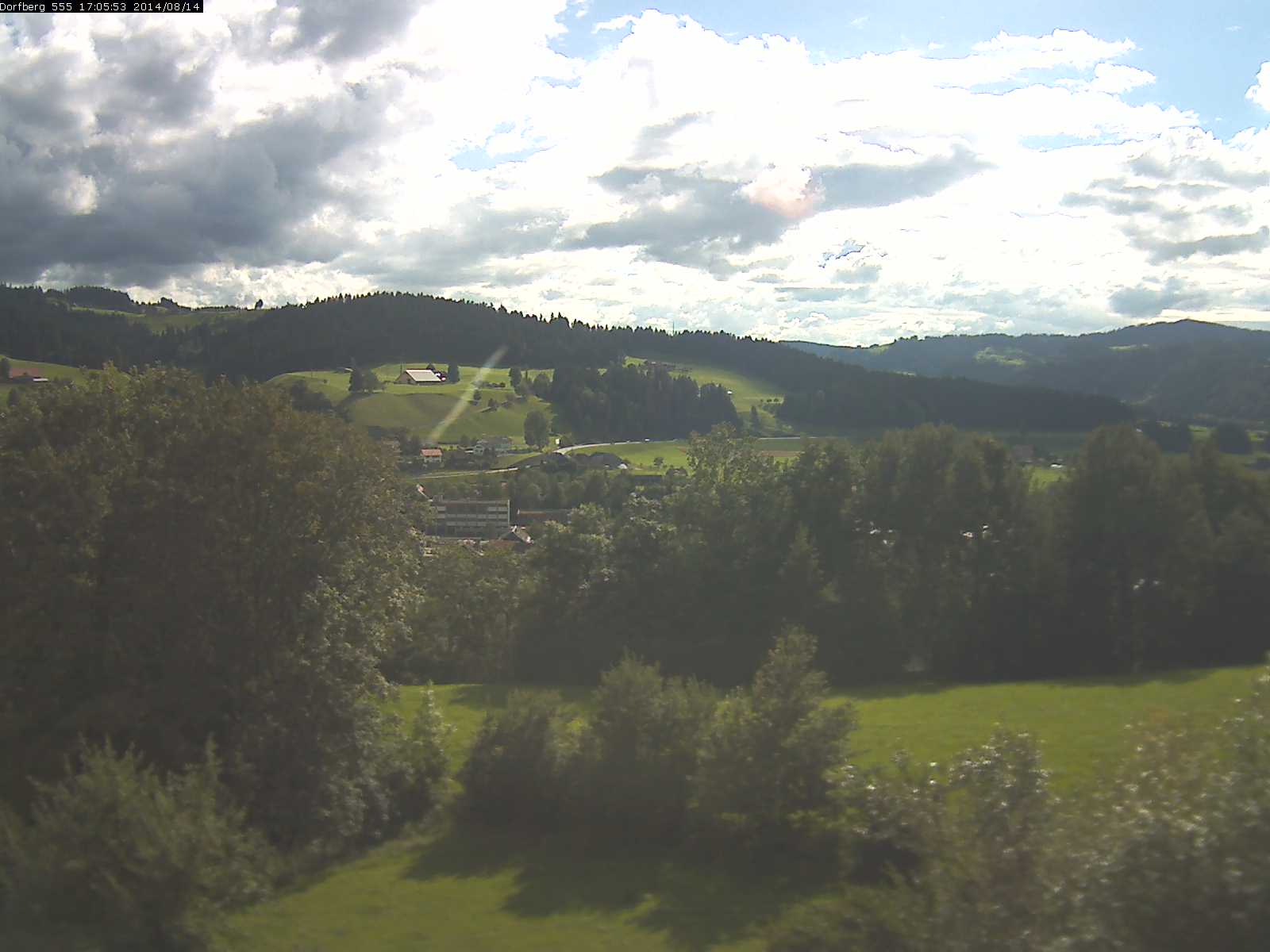Webcam-Bild: Aussicht vom Dorfberg in Langnau 20140814-170600