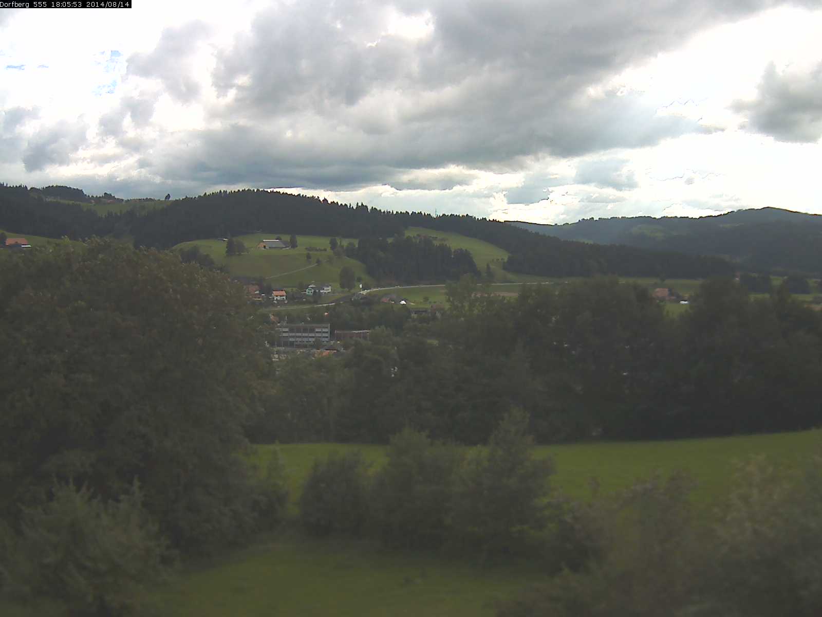 Webcam-Bild: Aussicht vom Dorfberg in Langnau 20140814-180600