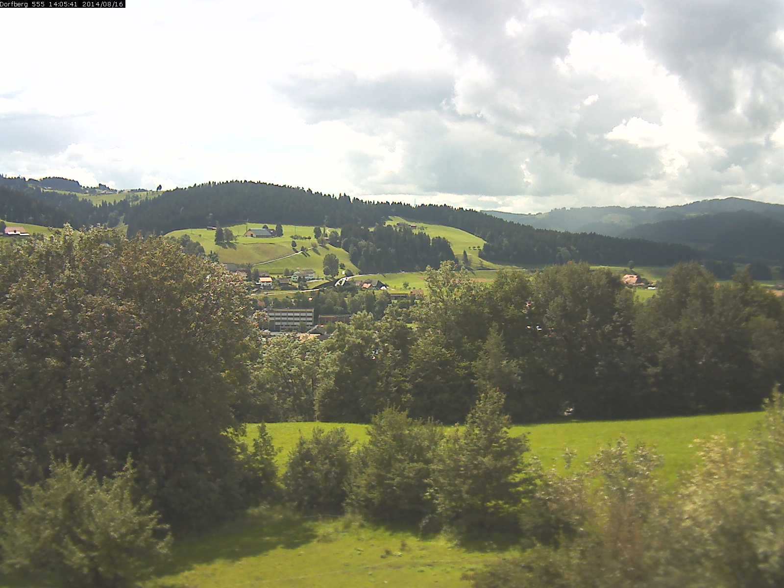 Webcam-Bild: Aussicht vom Dorfberg in Langnau 20140816-140600