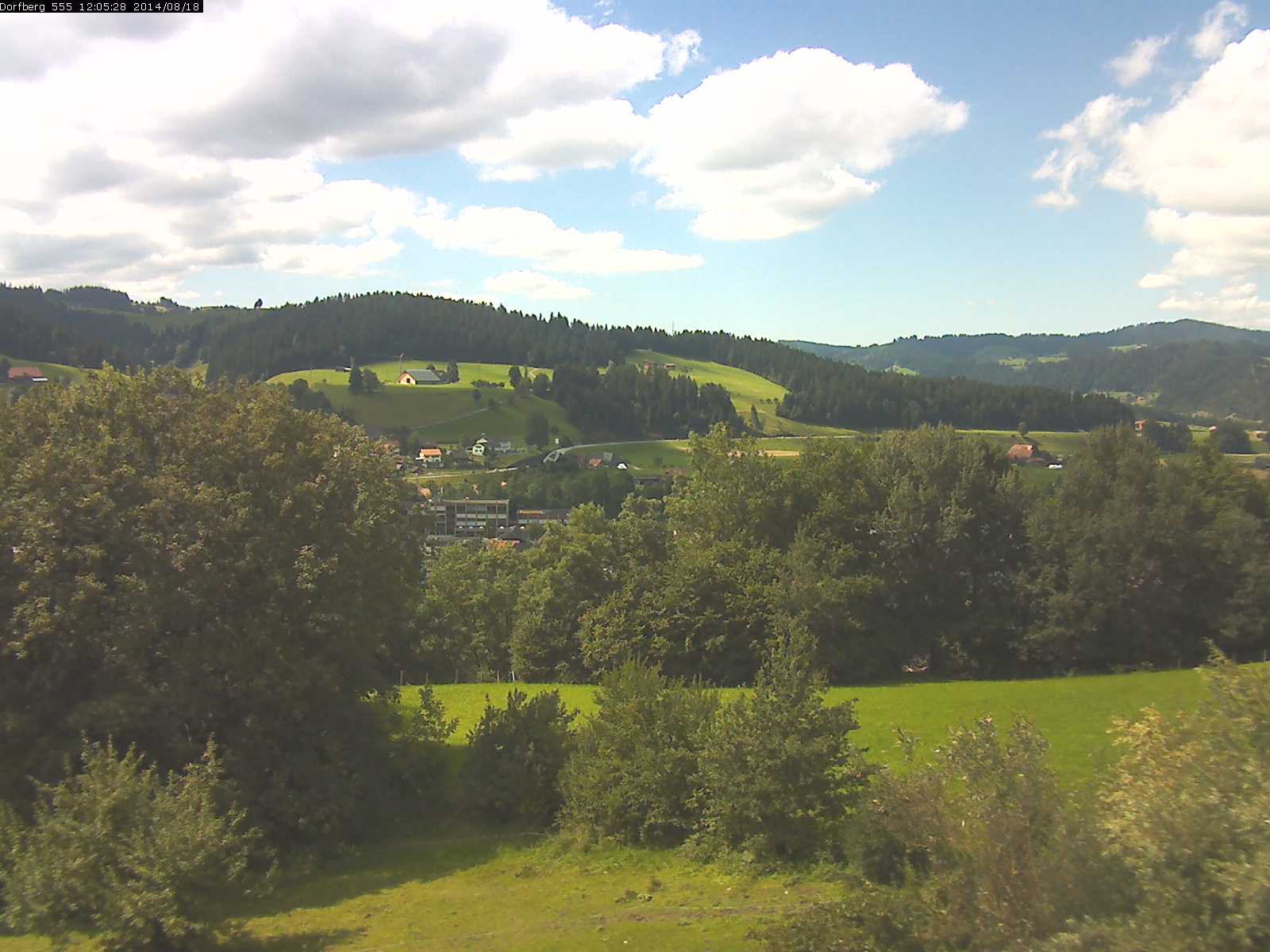 Webcam-Bild: Aussicht vom Dorfberg in Langnau 20140818-120600