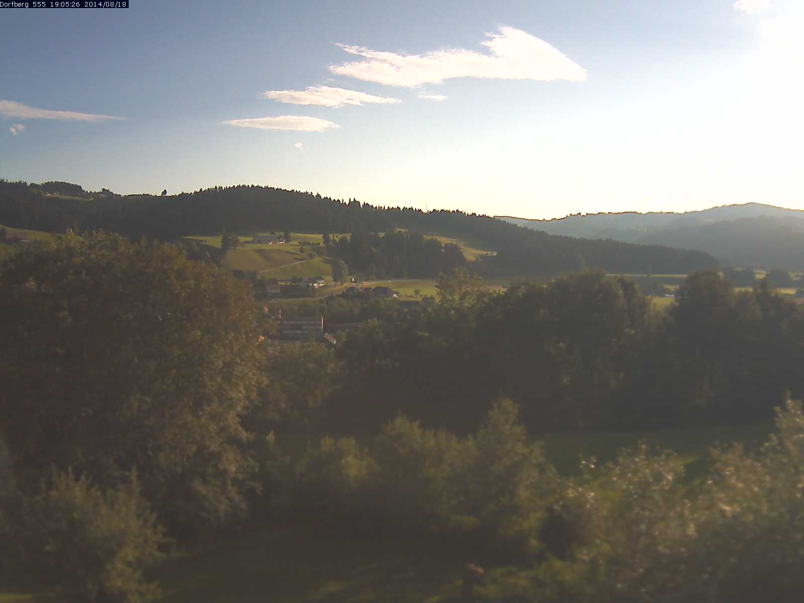 Webcam-Bild: Aussicht vom Dorfberg in Langnau 20140818-190600