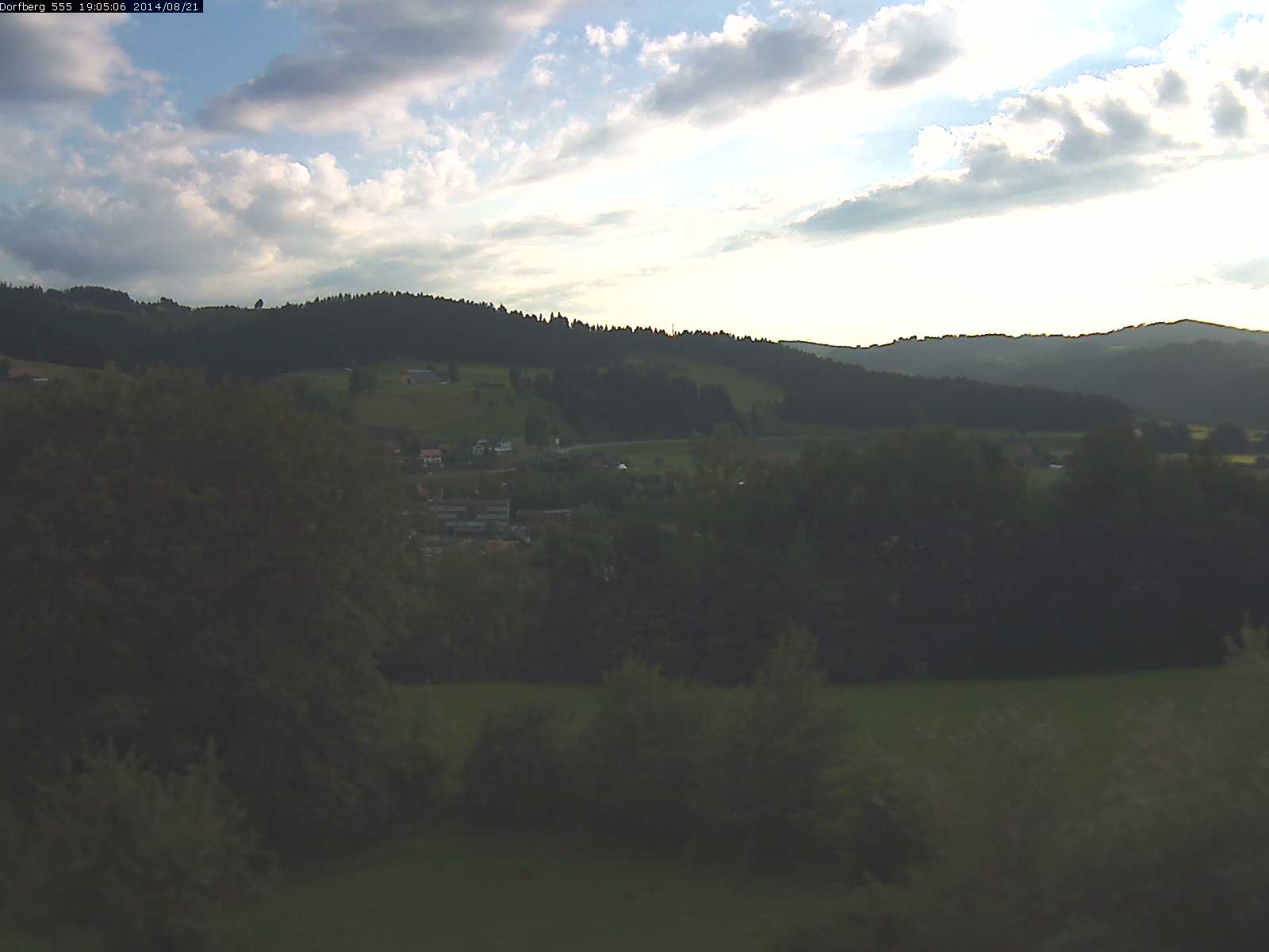 Webcam-Bild: Aussicht vom Dorfberg in Langnau 20140821-190600