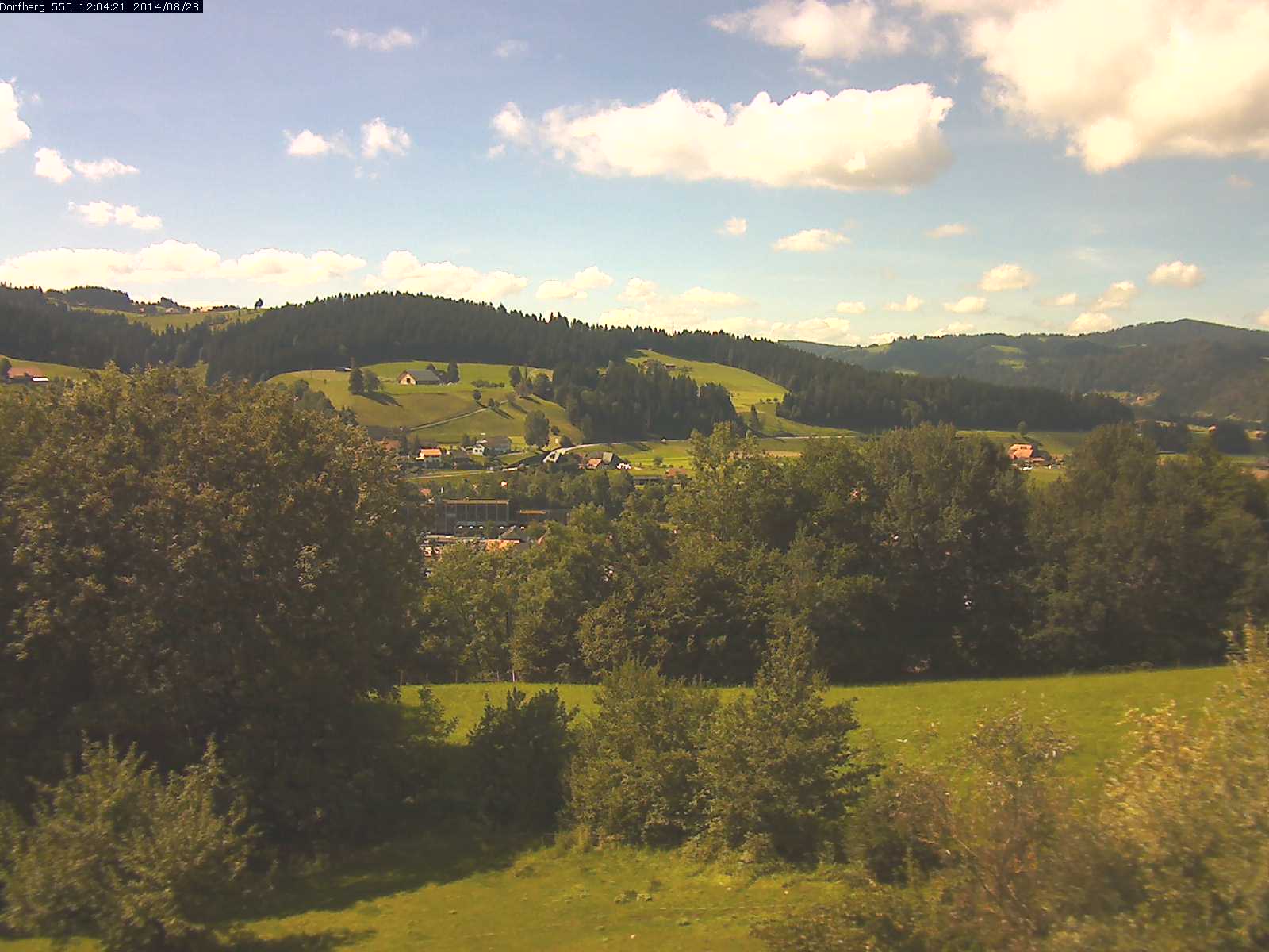 Webcam-Bild: Aussicht vom Dorfberg in Langnau 20140828-120600