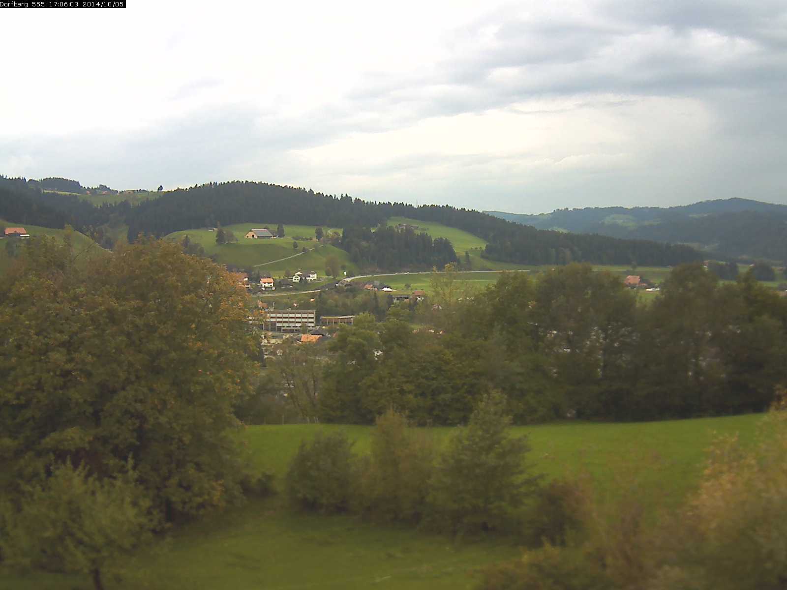 Webcam-Bild: Aussicht vom Dorfberg in Langnau 20141005-170601