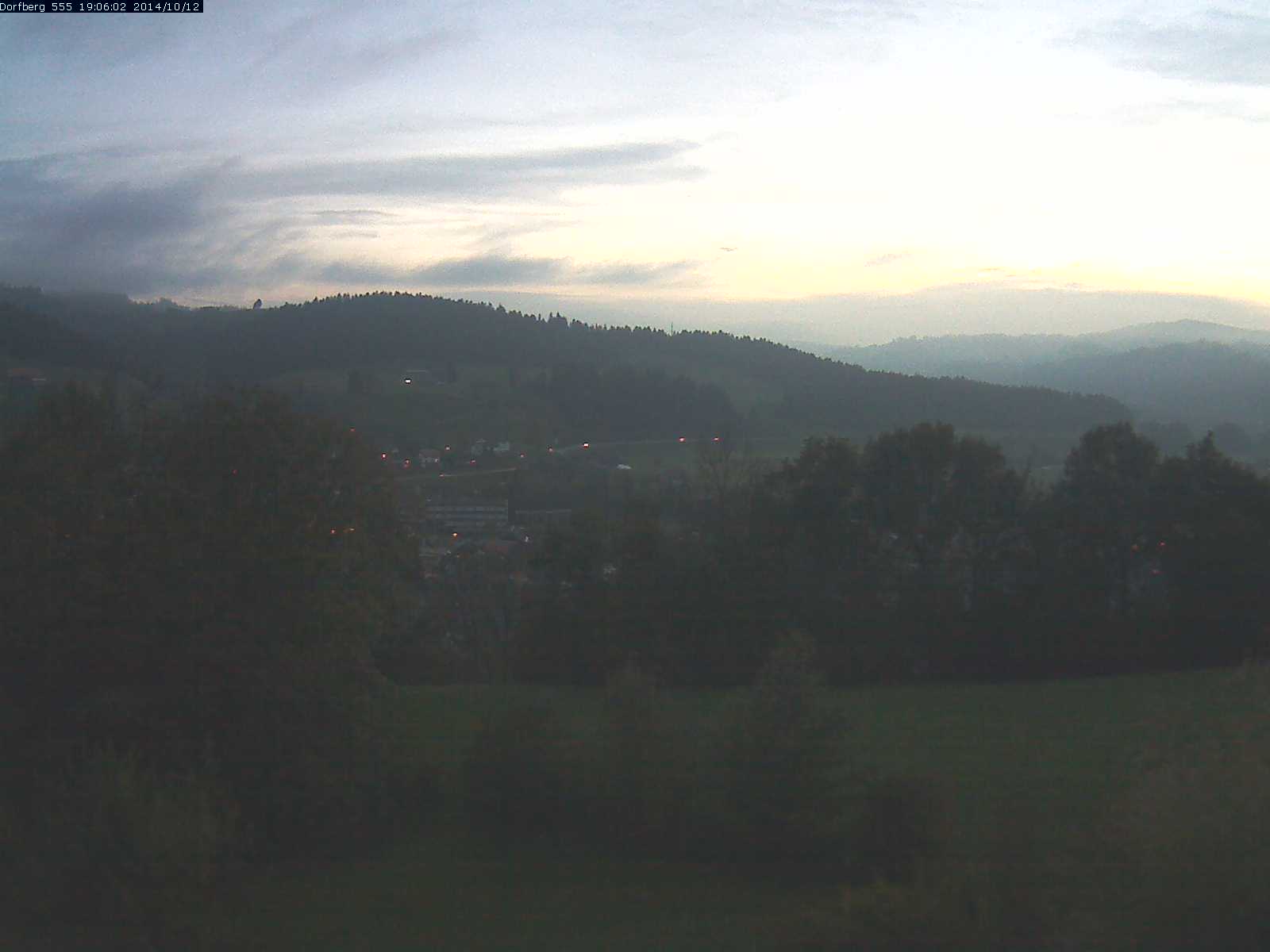 Webcam-Bild: Aussicht vom Dorfberg in Langnau 20141012-190601