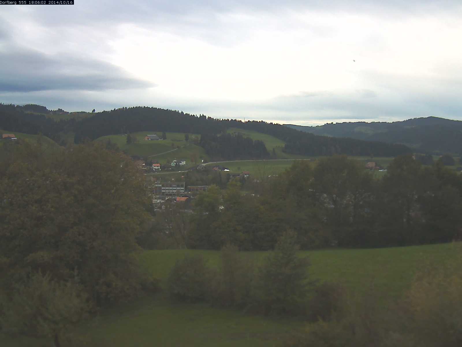 Webcam-Bild: Aussicht vom Dorfberg in Langnau 20141016-180601