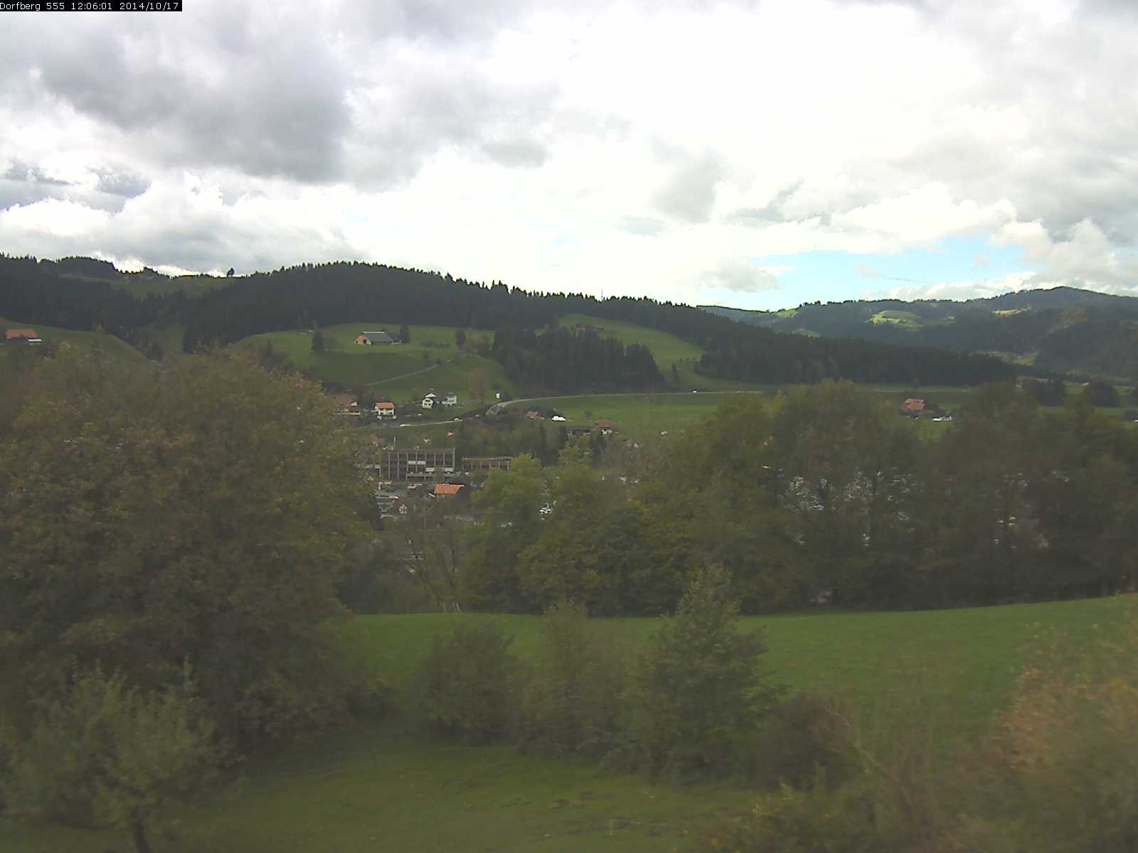 Webcam-Bild: Aussicht vom Dorfberg in Langnau 20141017-120601