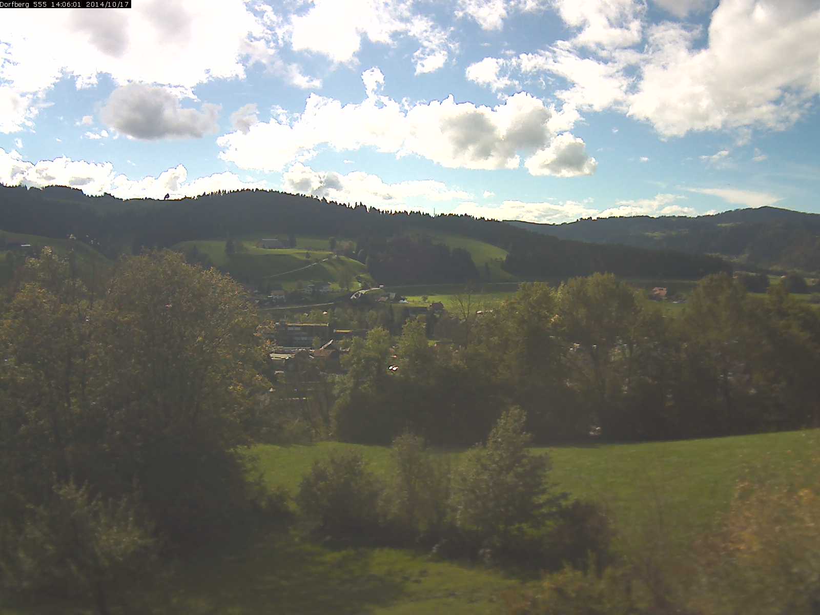 Webcam-Bild: Aussicht vom Dorfberg in Langnau 20141017-140601