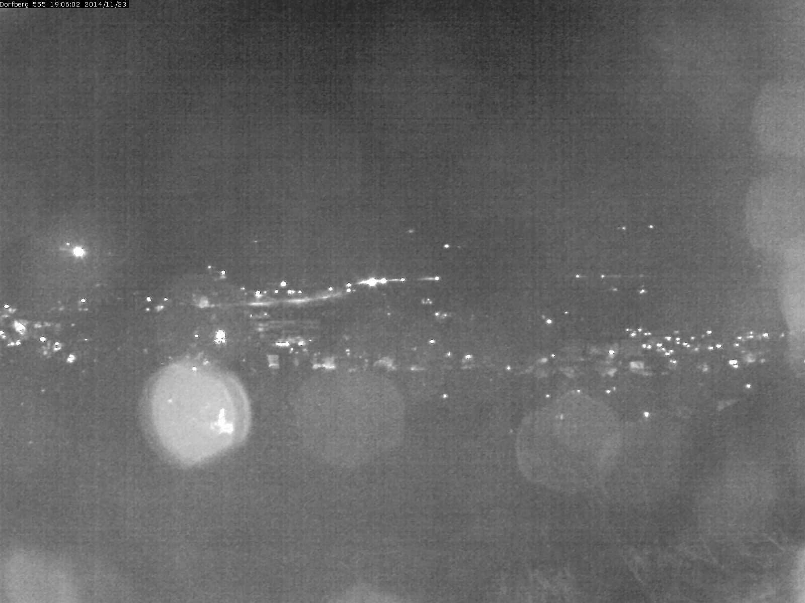 Webcam-Bild: Aussicht vom Dorfberg in Langnau 20141123-190601