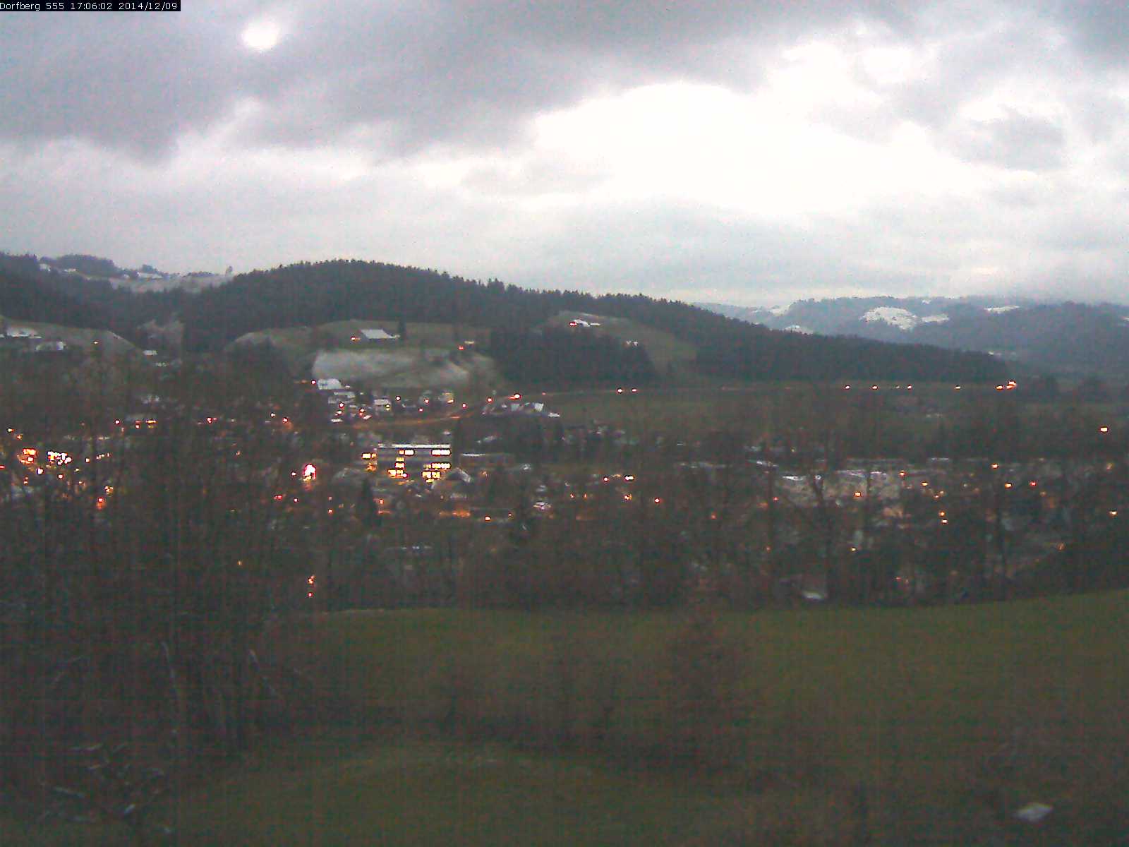 Webcam-Bild: Aussicht vom Dorfberg in Langnau 20141209-170601