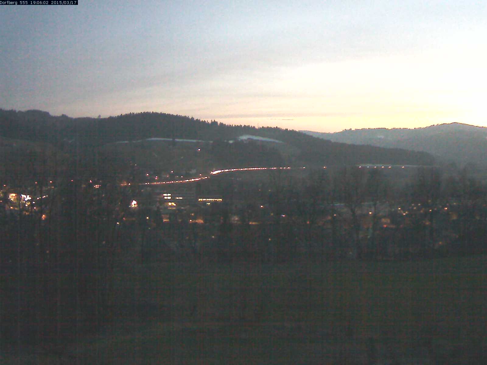 Webcam-Bild: Aussicht vom Dorfberg in Langnau 20150317-190601
