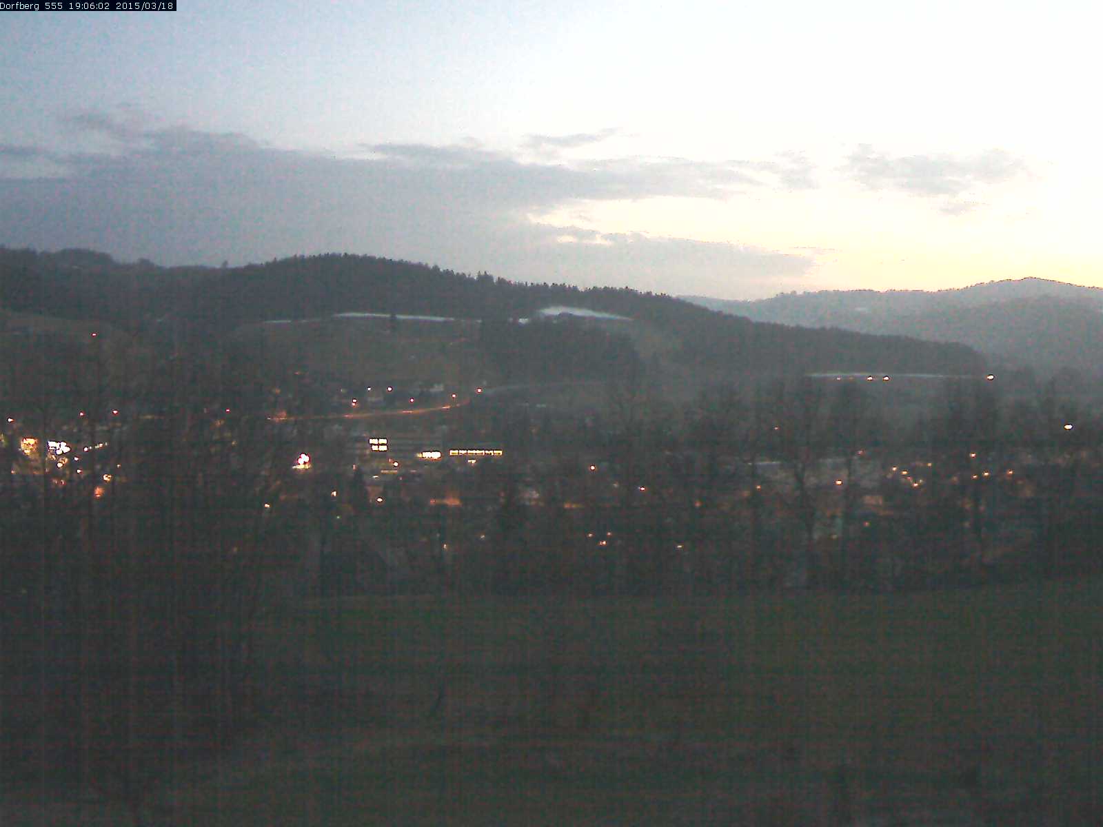 Webcam-Bild: Aussicht vom Dorfberg in Langnau 20150318-190601
