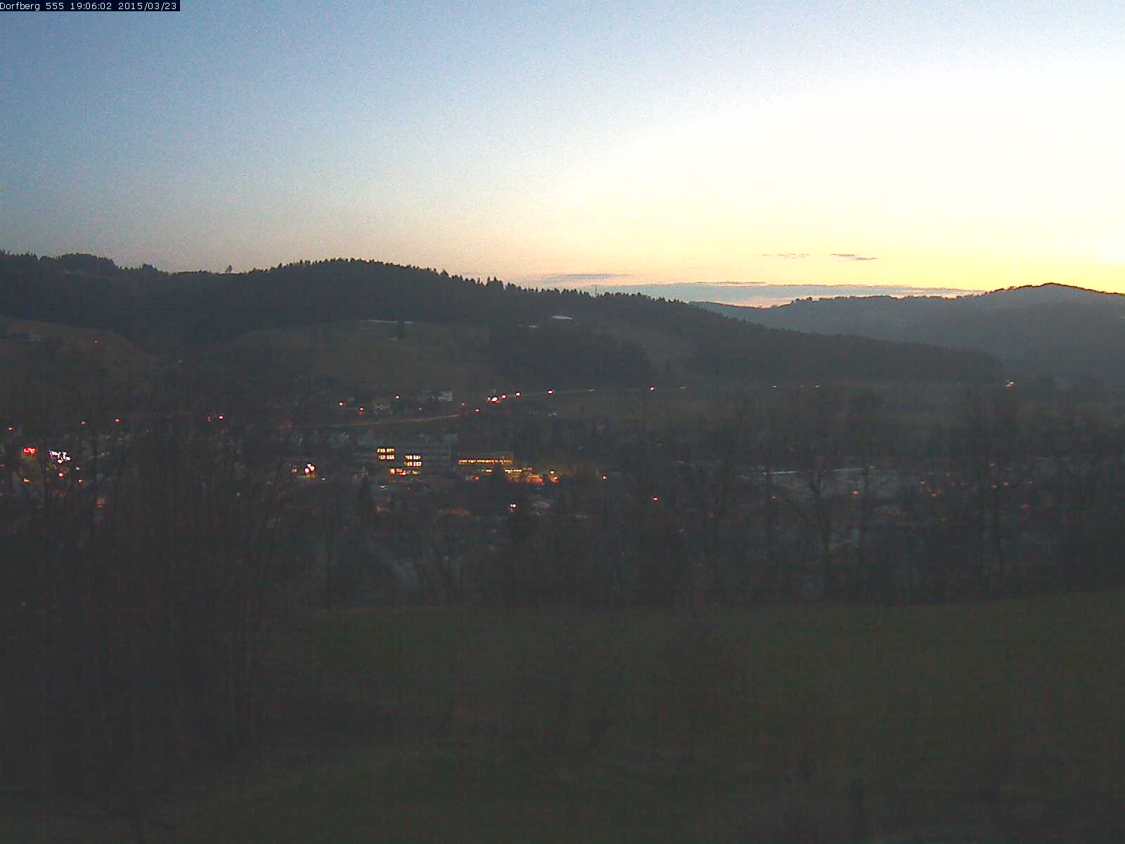Webcam-Bild: Aussicht vom Dorfberg in Langnau 20150323-190601