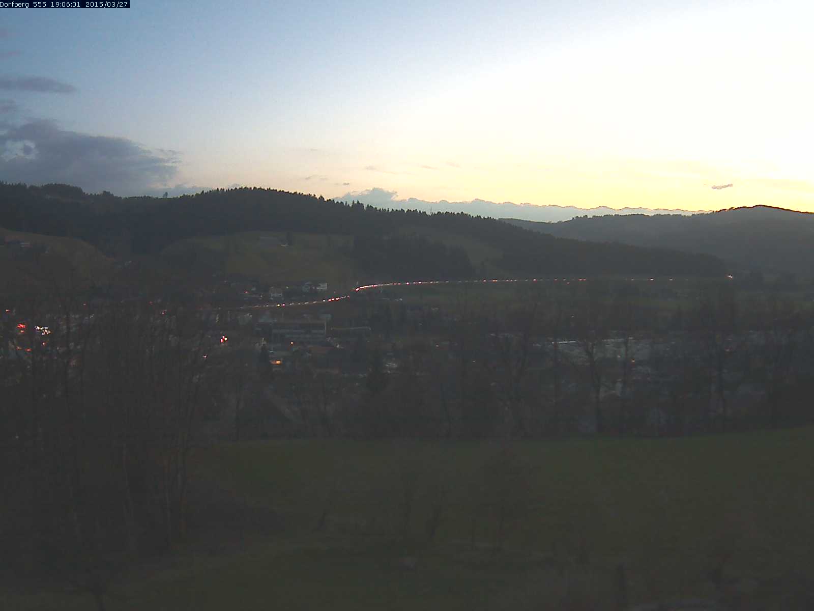 Webcam-Bild: Aussicht vom Dorfberg in Langnau 20150327-190601
