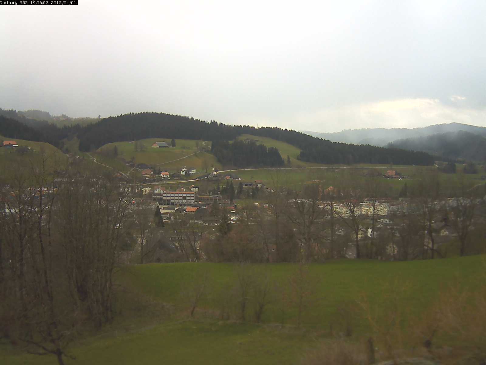 Webcam-Bild: Aussicht vom Dorfberg in Langnau 20150401-190601