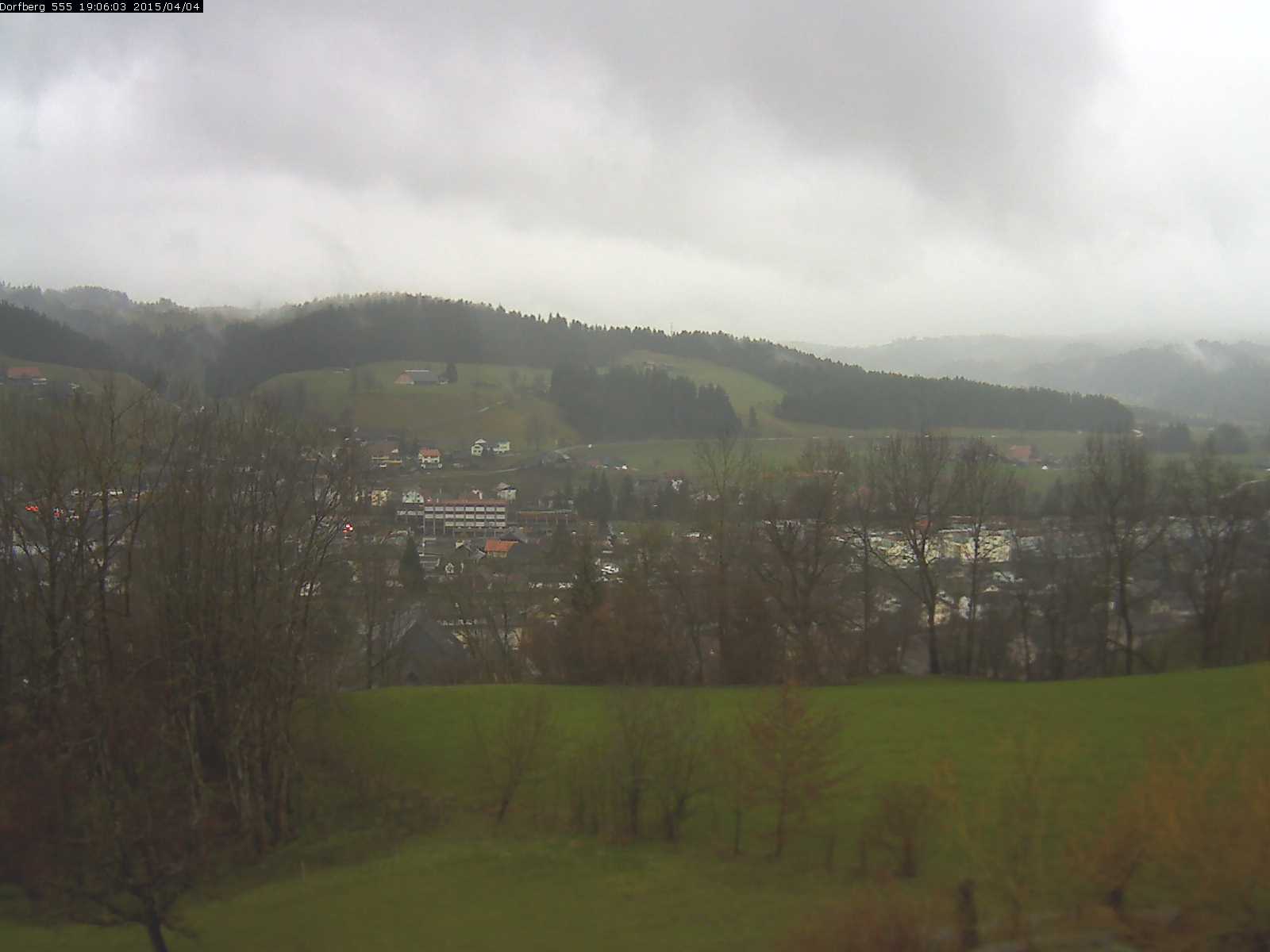 Webcam-Bild: Aussicht vom Dorfberg in Langnau 20150404-190601