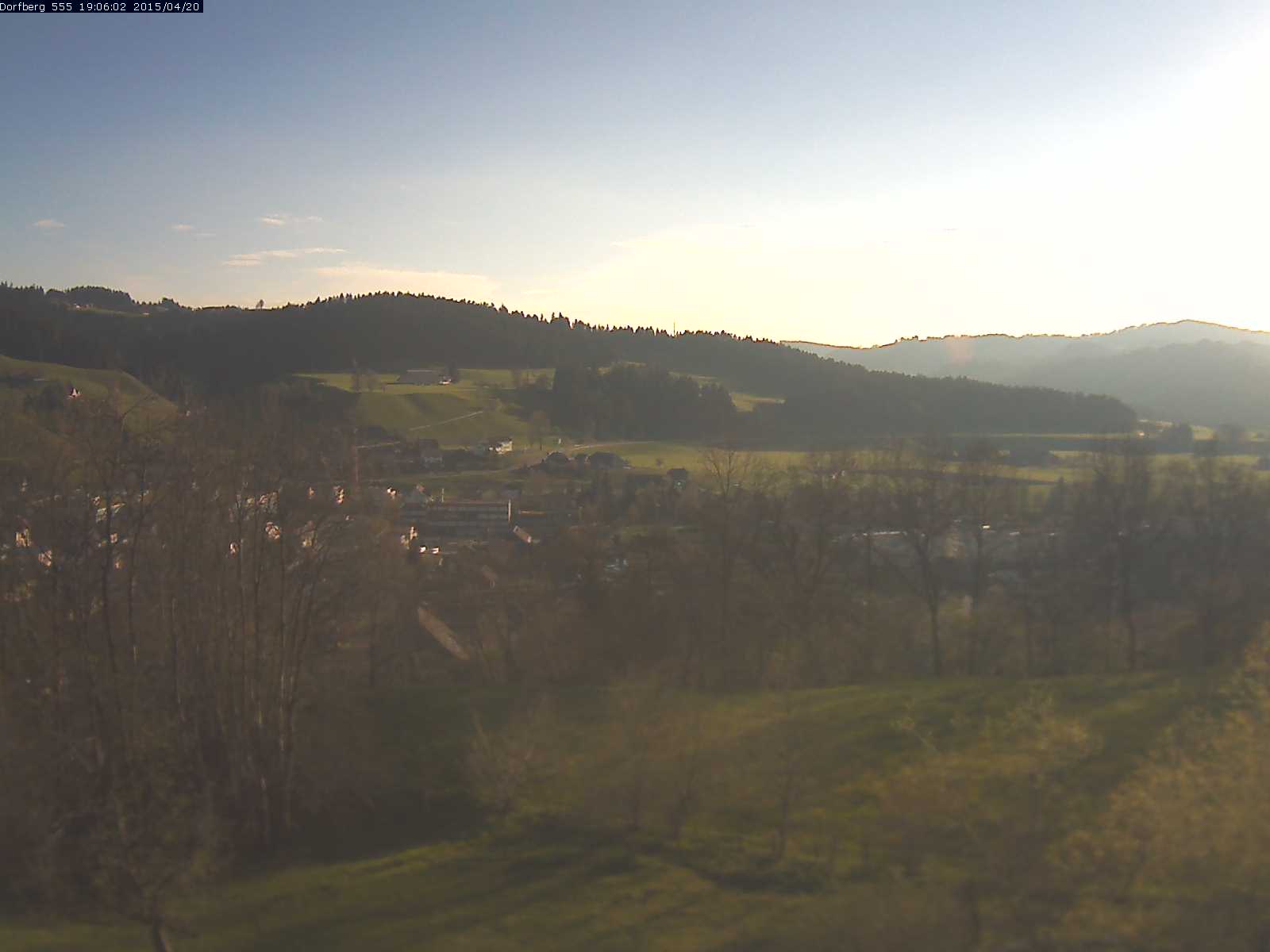 Webcam-Bild: Aussicht vom Dorfberg in Langnau 20150420-190601