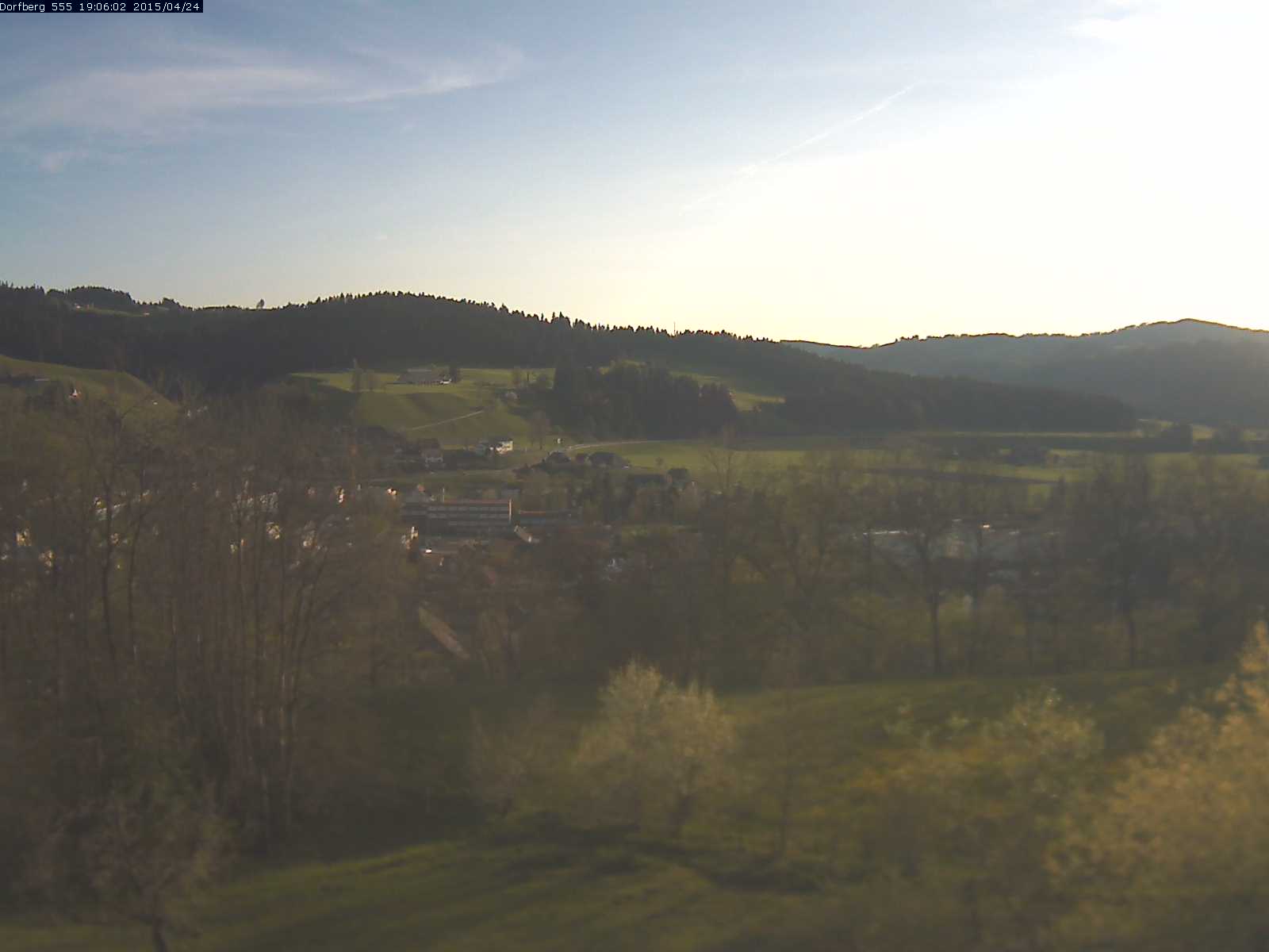 Webcam-Bild: Aussicht vom Dorfberg in Langnau 20150424-190601