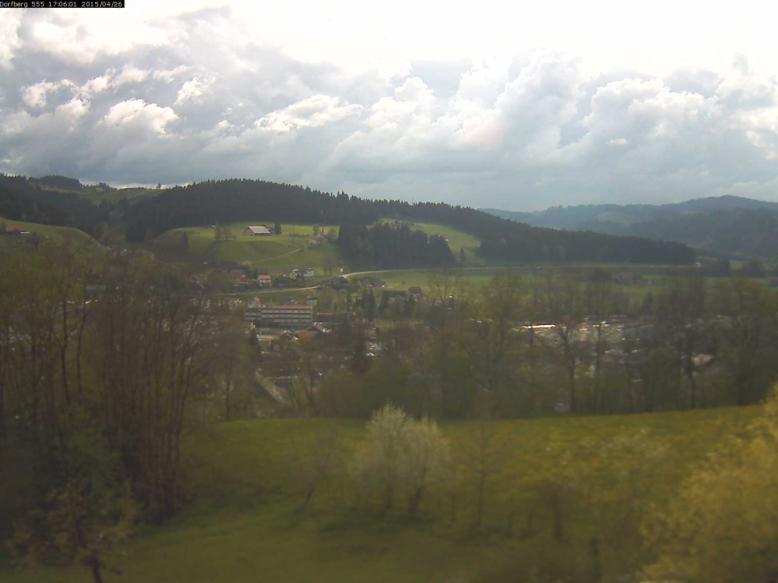 Webcam-Bild: Aussicht vom Dorfberg in Langnau 20150426-170601