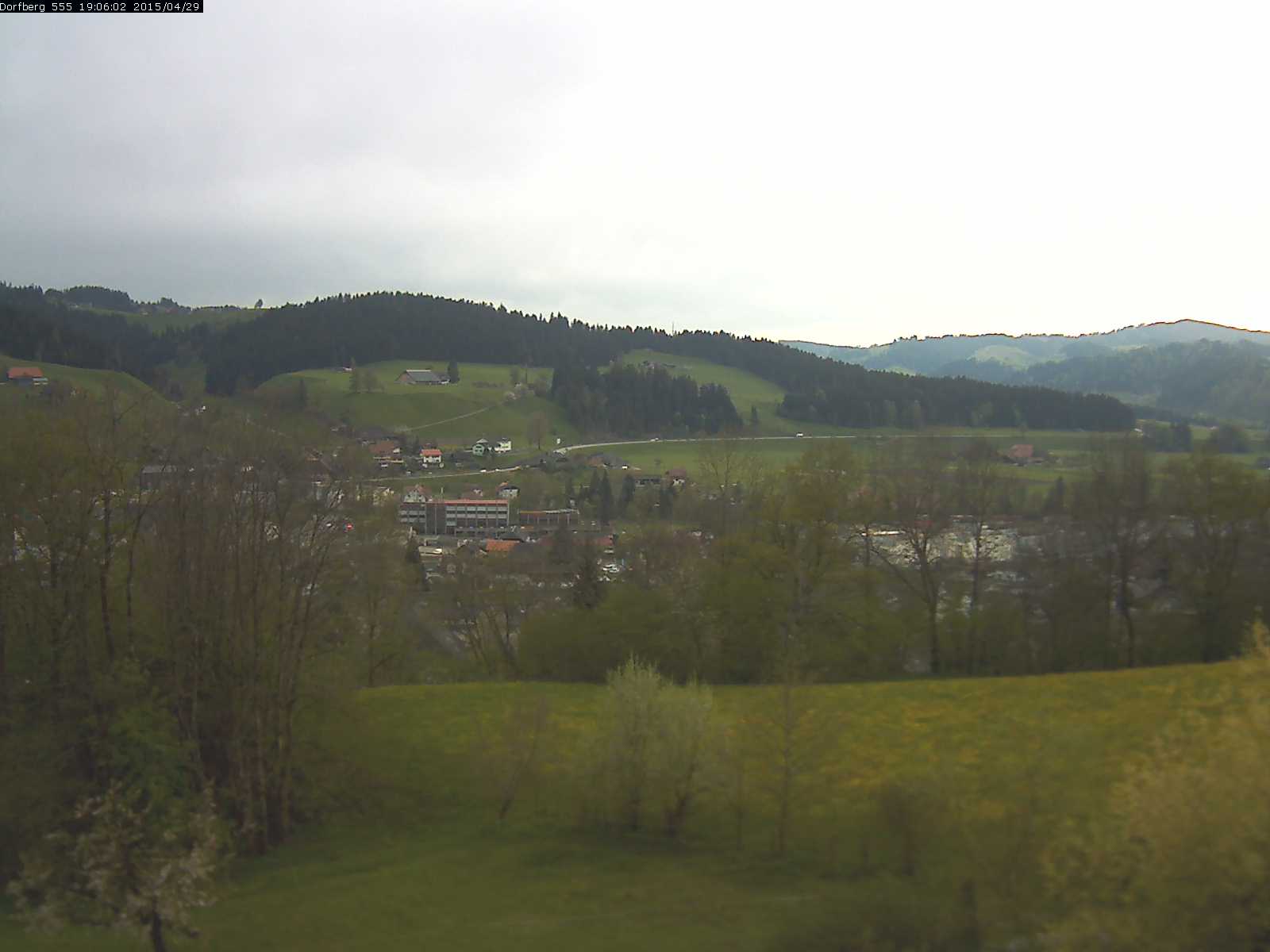 Webcam-Bild: Aussicht vom Dorfberg in Langnau 20150429-190601