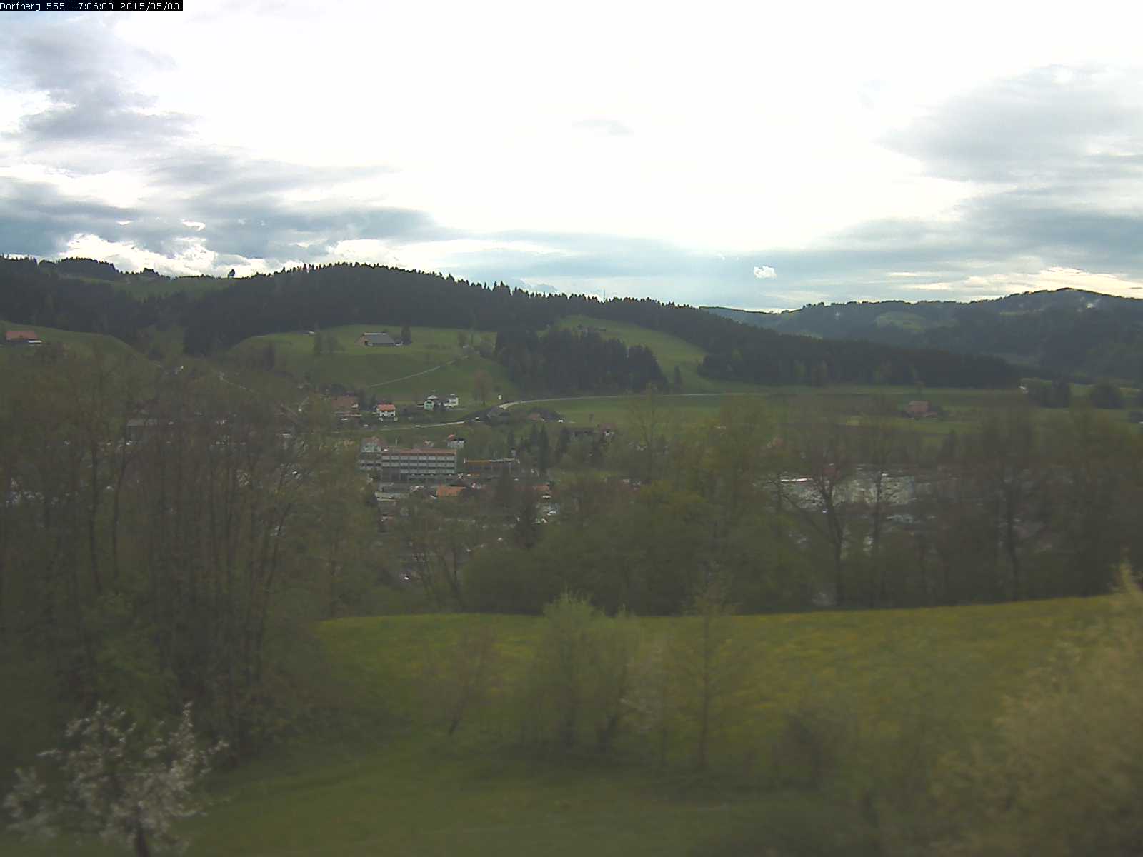 Webcam-Bild: Aussicht vom Dorfberg in Langnau 20150503-170601