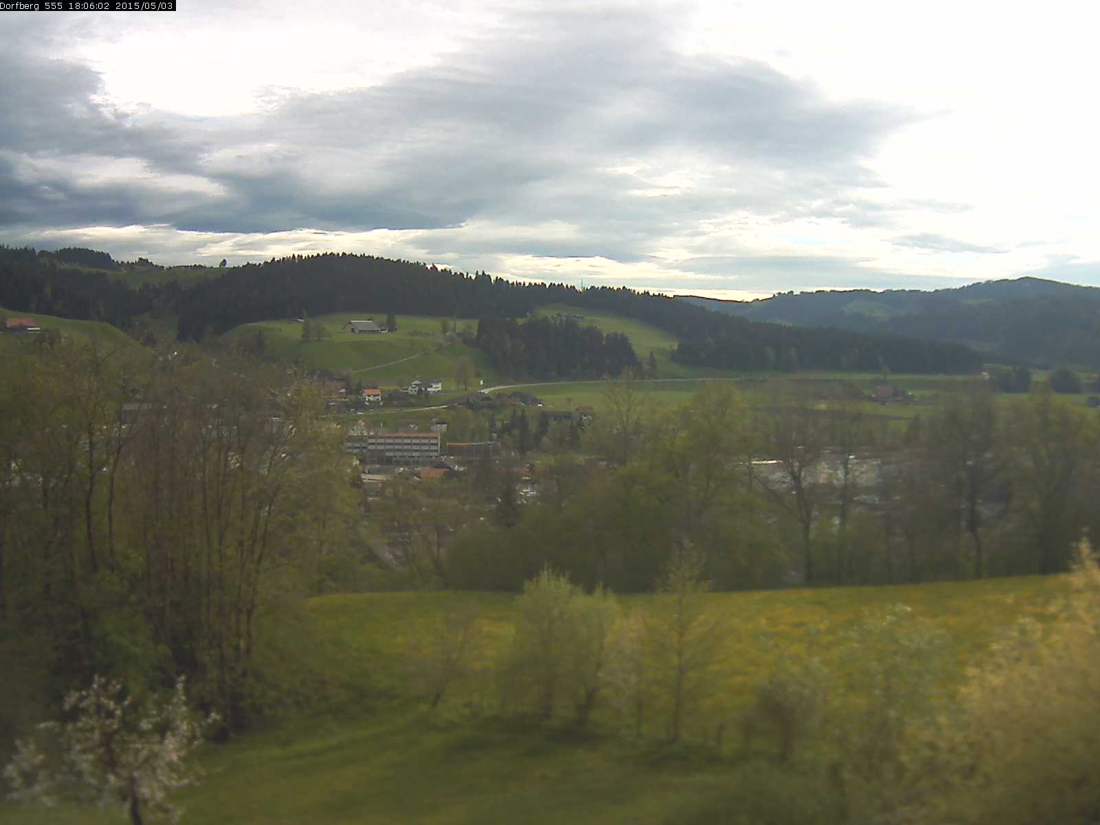 Webcam-Bild: Aussicht vom Dorfberg in Langnau 20150503-180601