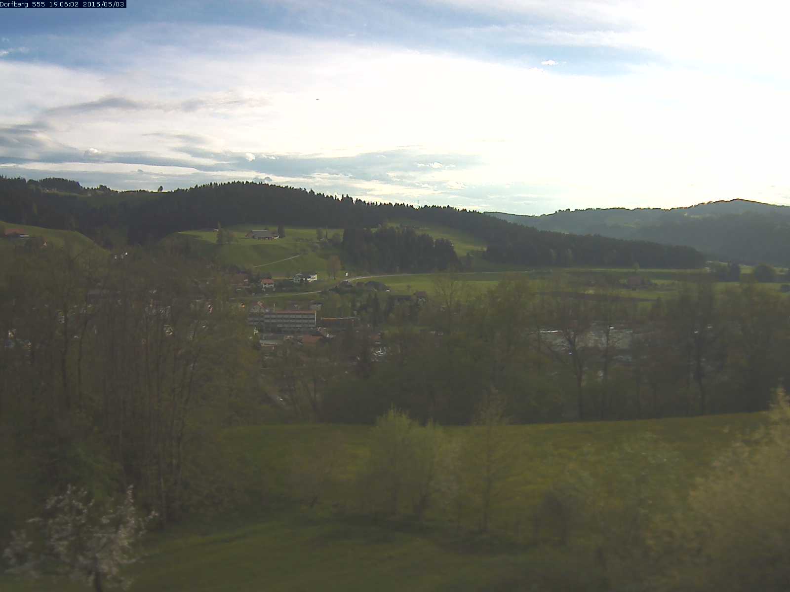 Webcam-Bild: Aussicht vom Dorfberg in Langnau 20150503-190601