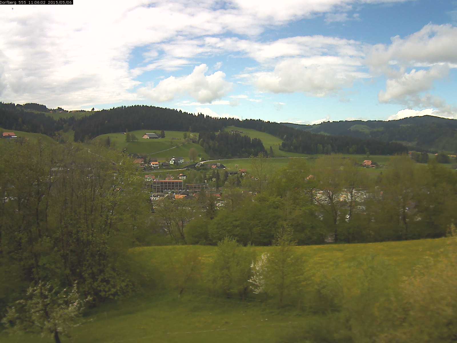Webcam-Bild: Aussicht vom Dorfberg in Langnau 20150506-110601