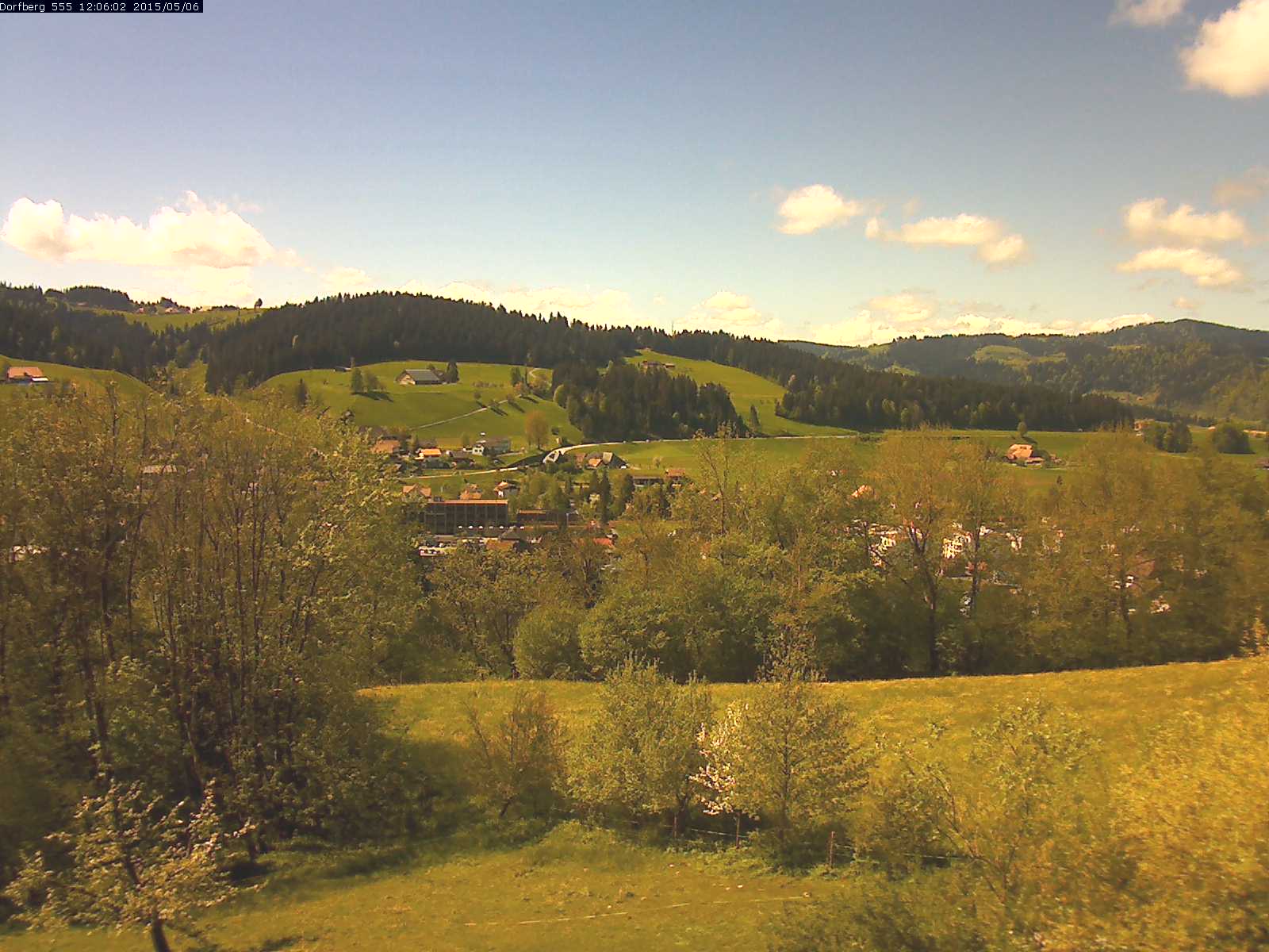 Webcam-Bild: Aussicht vom Dorfberg in Langnau 20150506-120601