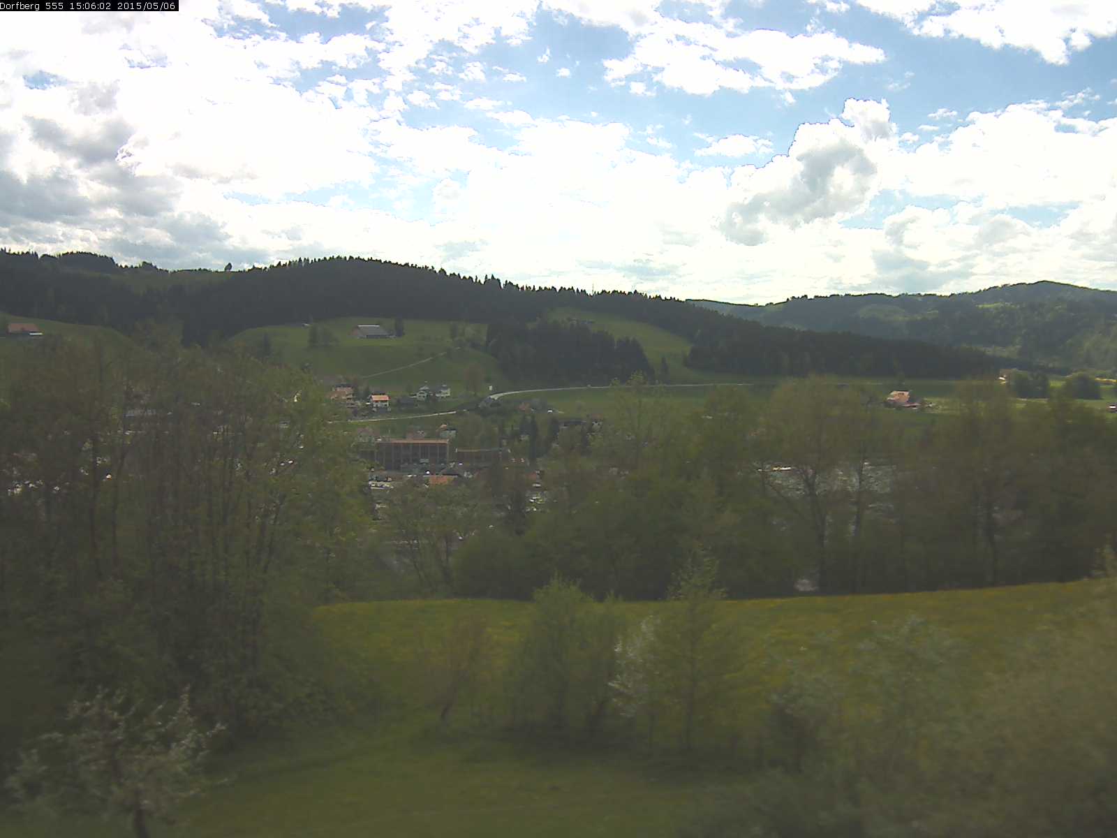 Webcam-Bild: Aussicht vom Dorfberg in Langnau 20150506-150601